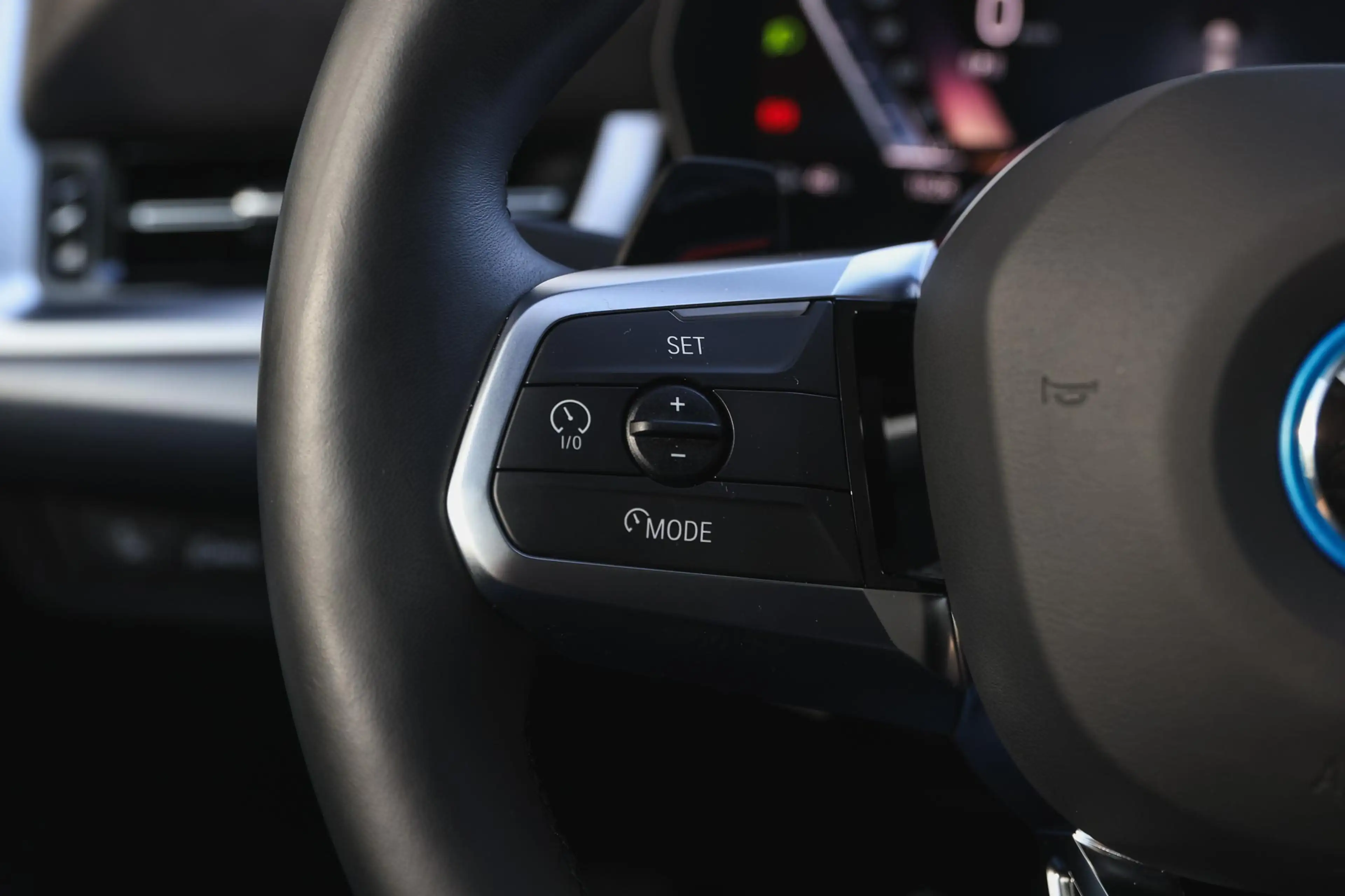 BMW iX1 eDrive20 M Sport / Sportstoelen / Comfort Access / — photo 13