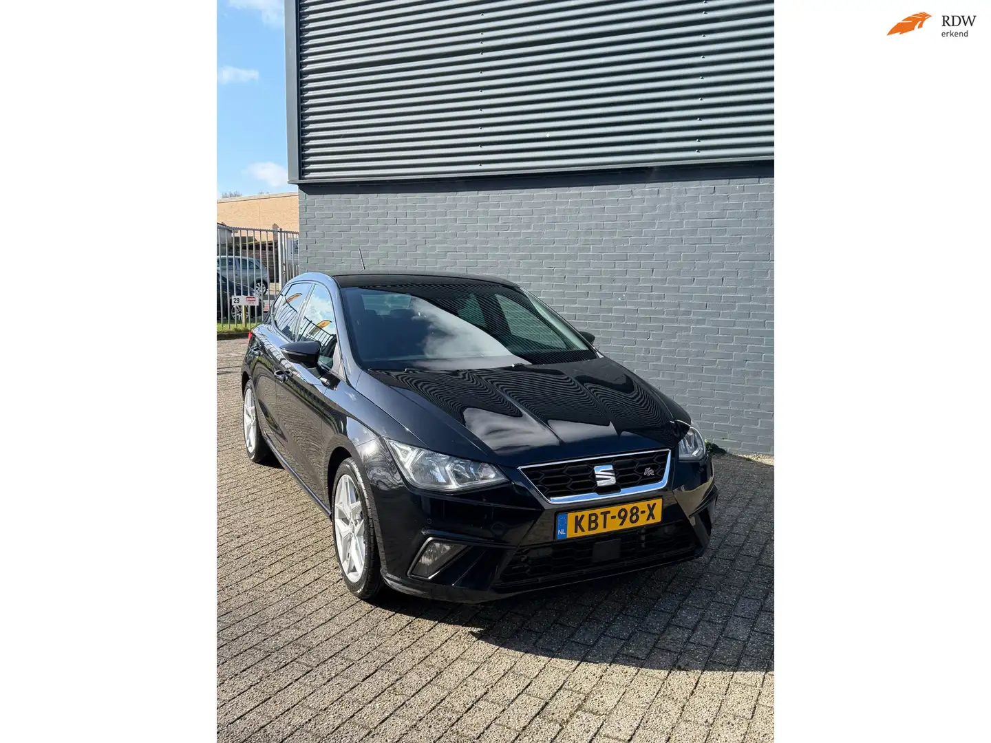 SEAT Ibiza 1.0 TSI FR Business Intense Schwarz - 1
