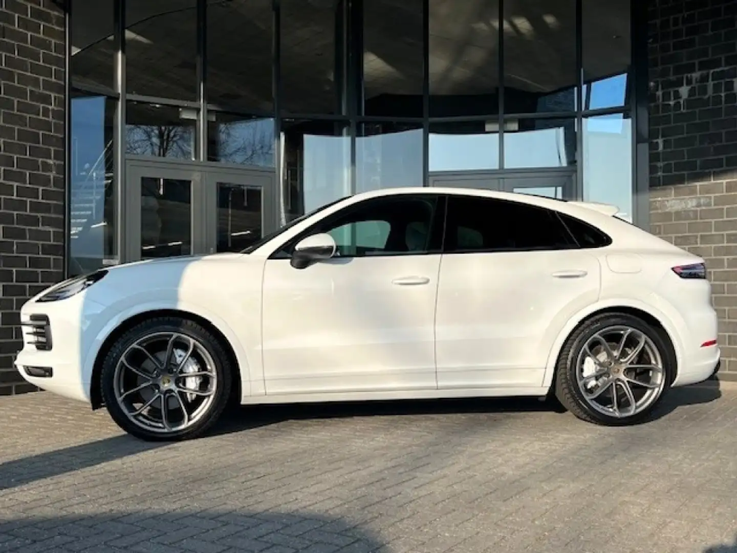 Porsche Cayenne 3.0 E-HYBRID - PANO - BOSE - 22 INCH - ORG. NL. Weiß - 2