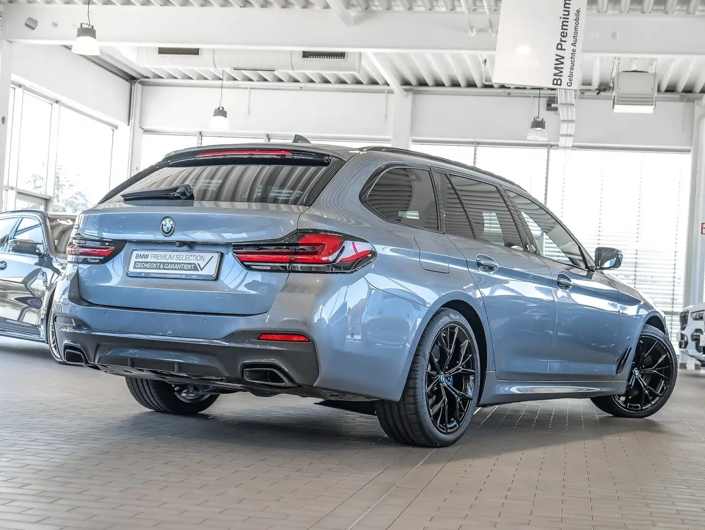 BMW 540 d xDrive Touring M-Sport HuD DAProf Harman/K. Grijs - 2