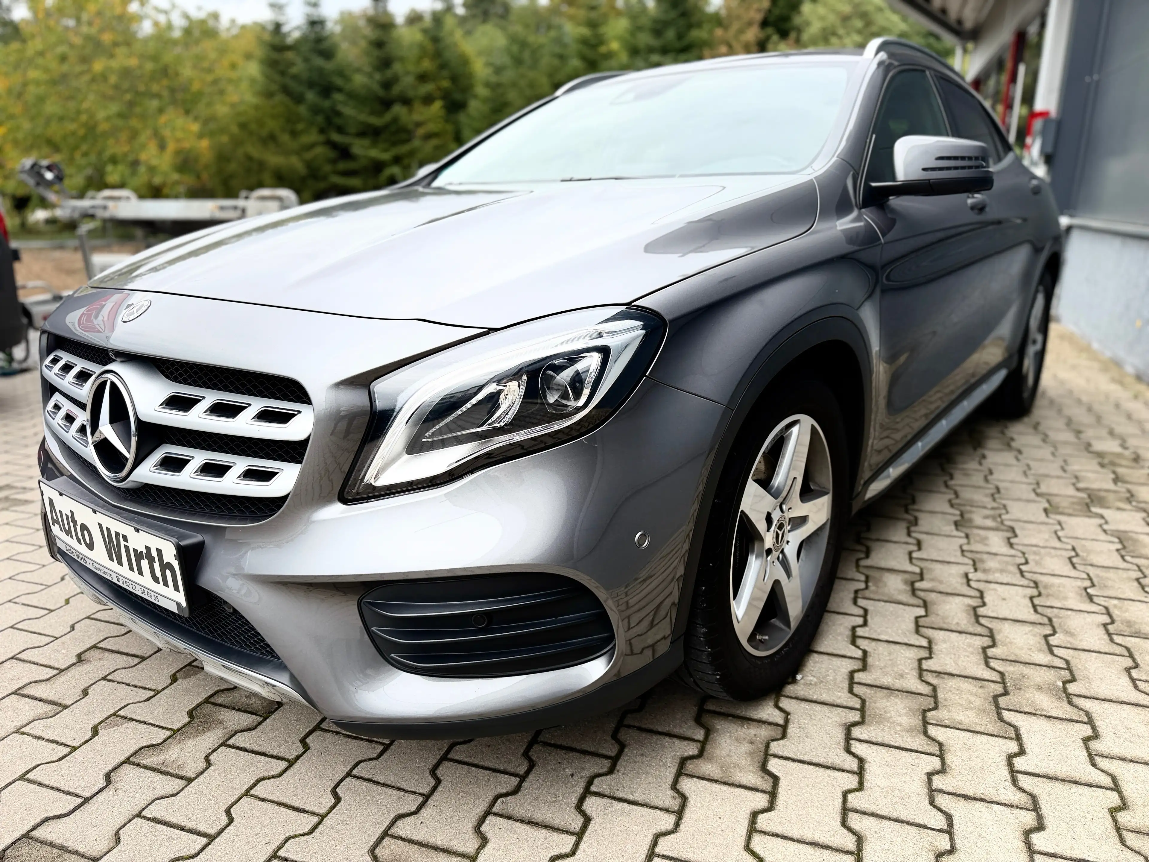 Mercedes-Benz GLA 250 7G DTC AMG LINE*NAV*360*LED*AHK*CARPLAY*19Z*PDC