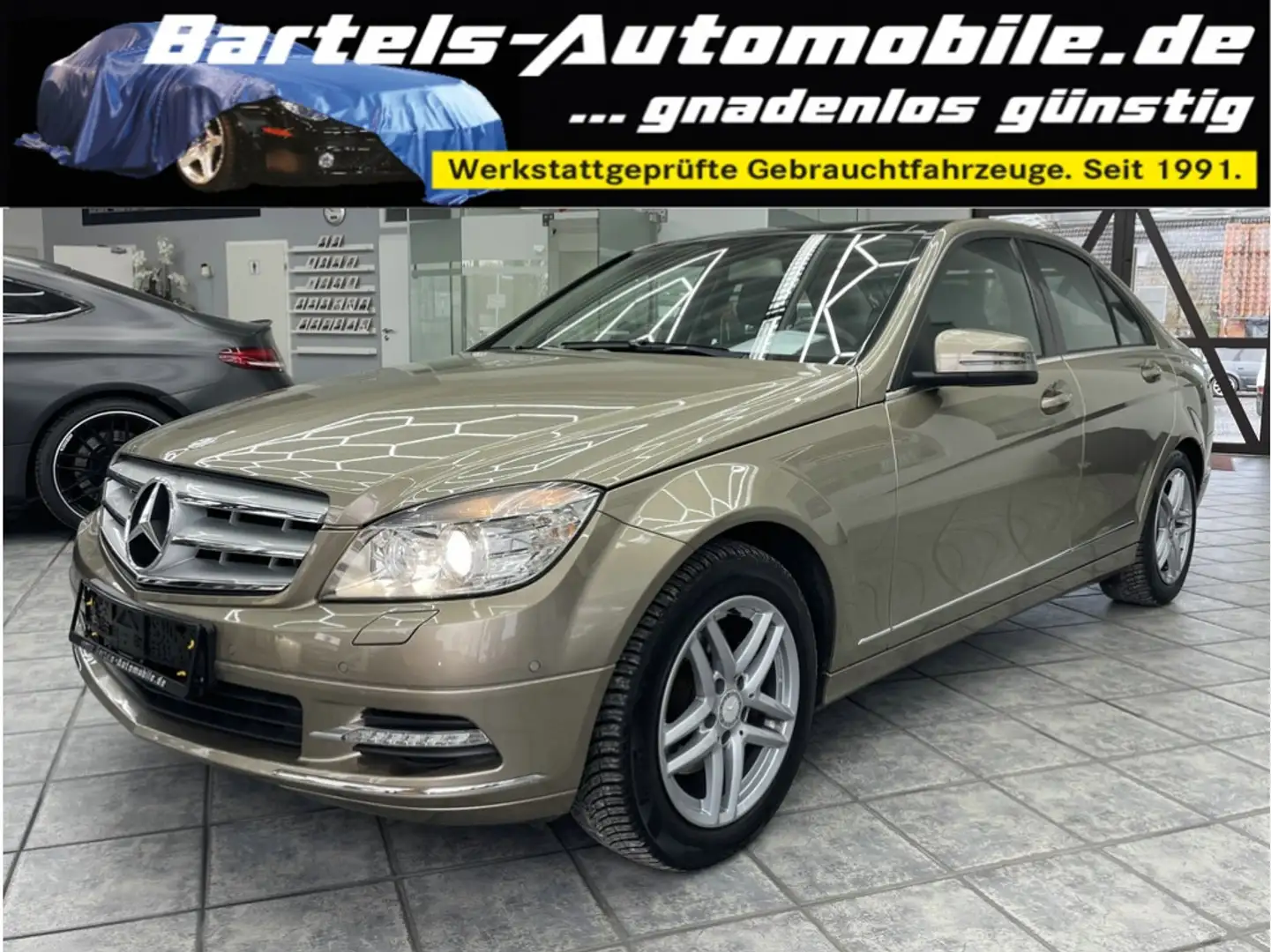 Mercedes-Benz C 300 V6 CGI Elegance, Comand, Leder, Panorama Beige - 1
