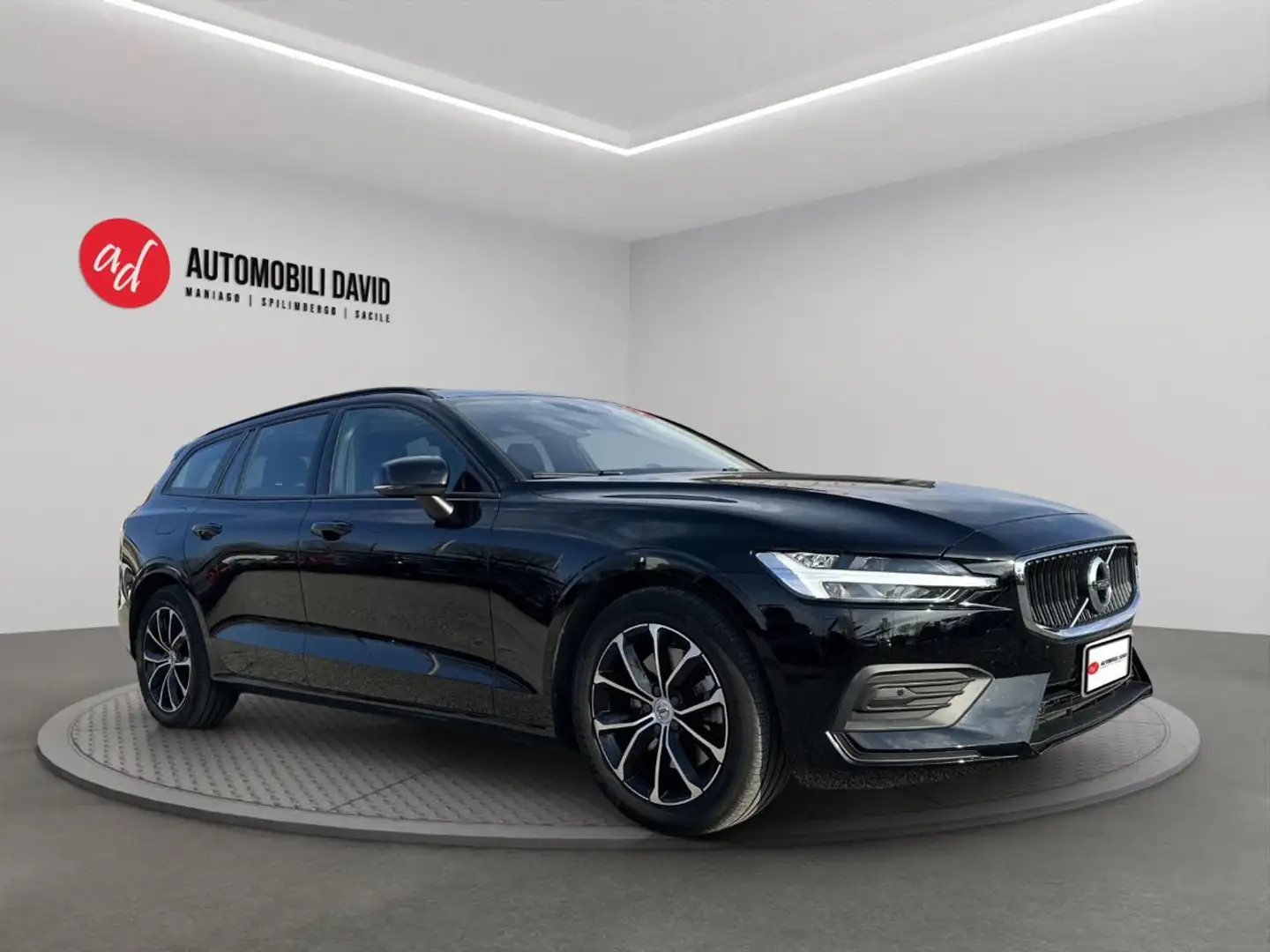 Volvo V60 B4 (d) Geartronic Momentum Business Schwarz - 2