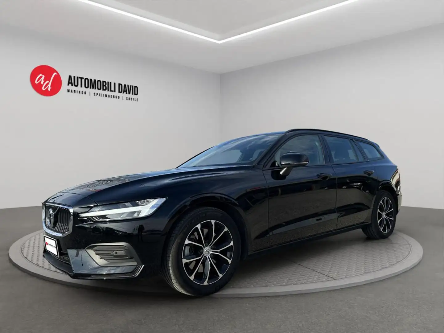 Volvo V60 B4 (d) Geartronic Momentum Business Schwarz - 1