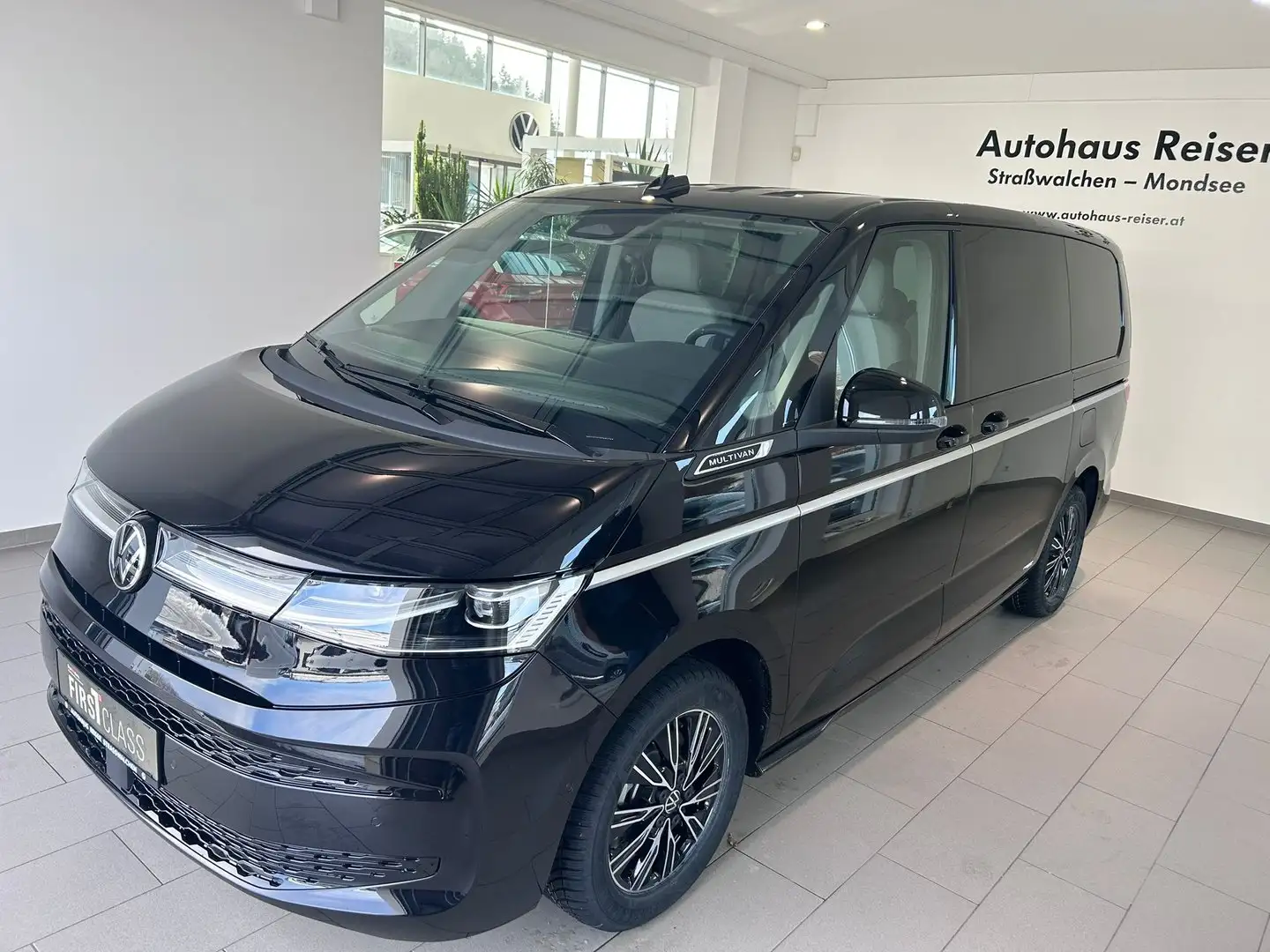Volkswagen T7 Multivan VW T7 Multivan Style ÜH eHybrid 180 kW 4MOTION Schwarz - 2