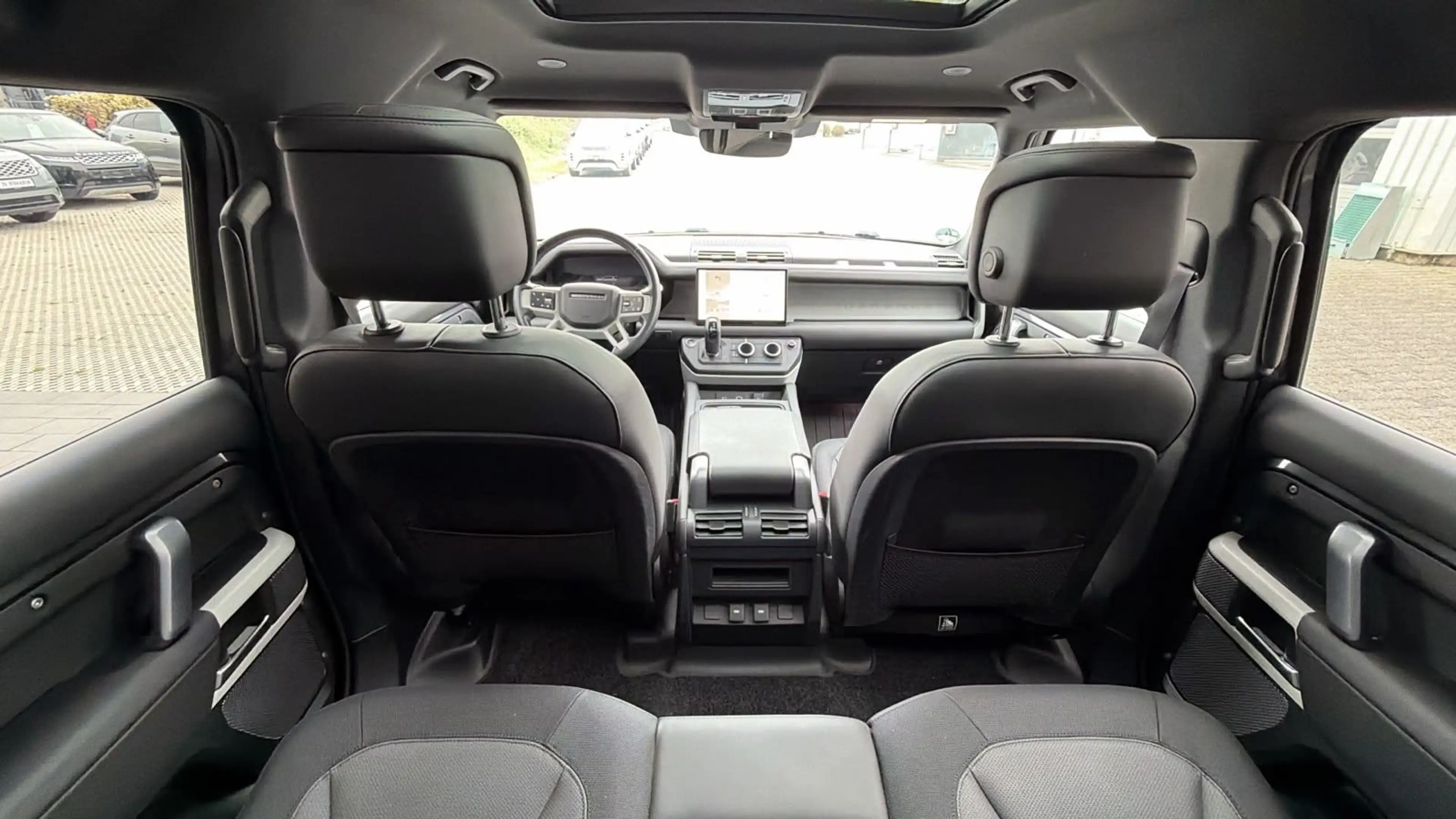 Land Rover Defender 110 X-Dynamic HSE — photo 9