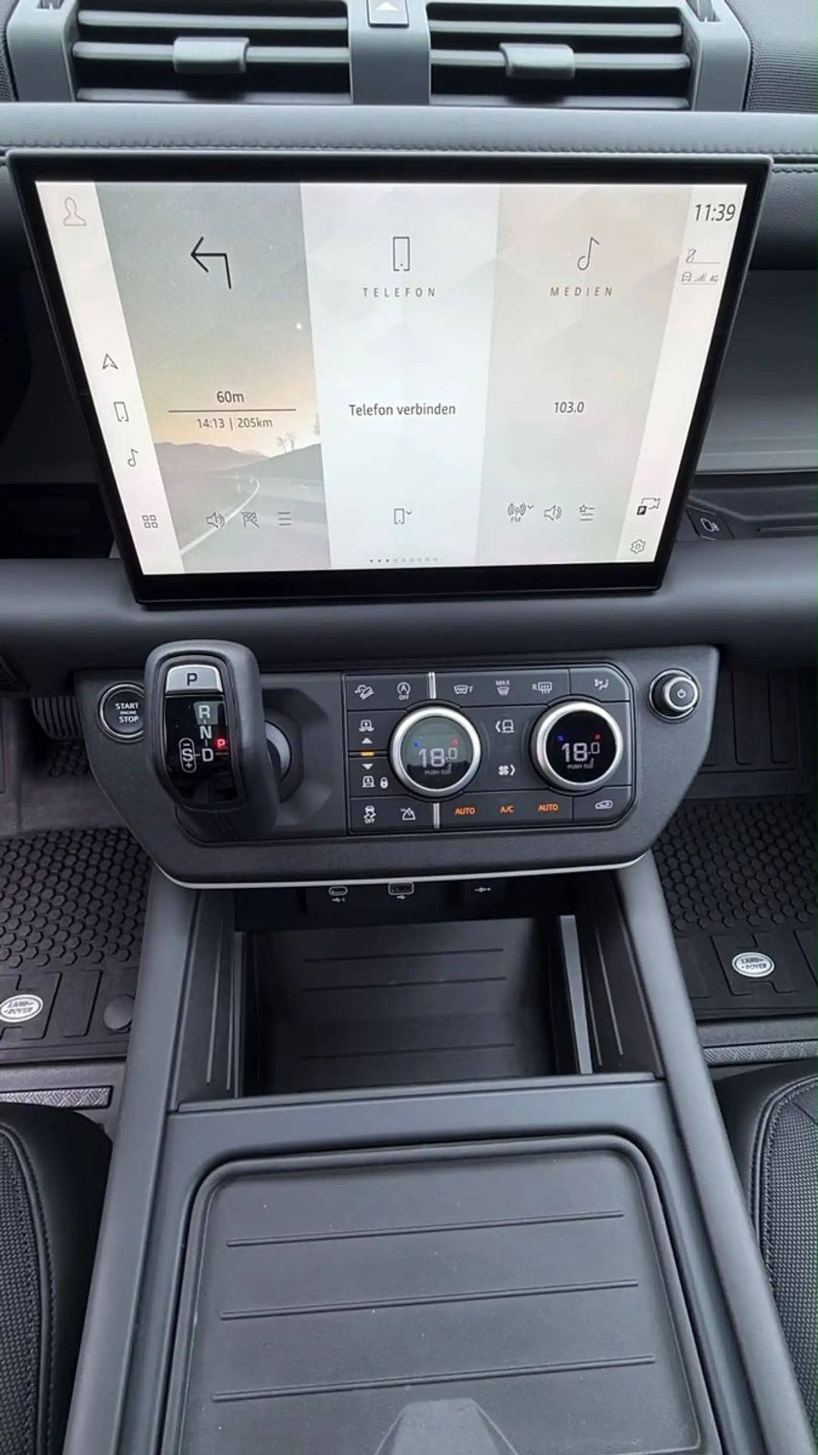 Land Rover Defender 110 X-Dynamic HSE — photo 14
