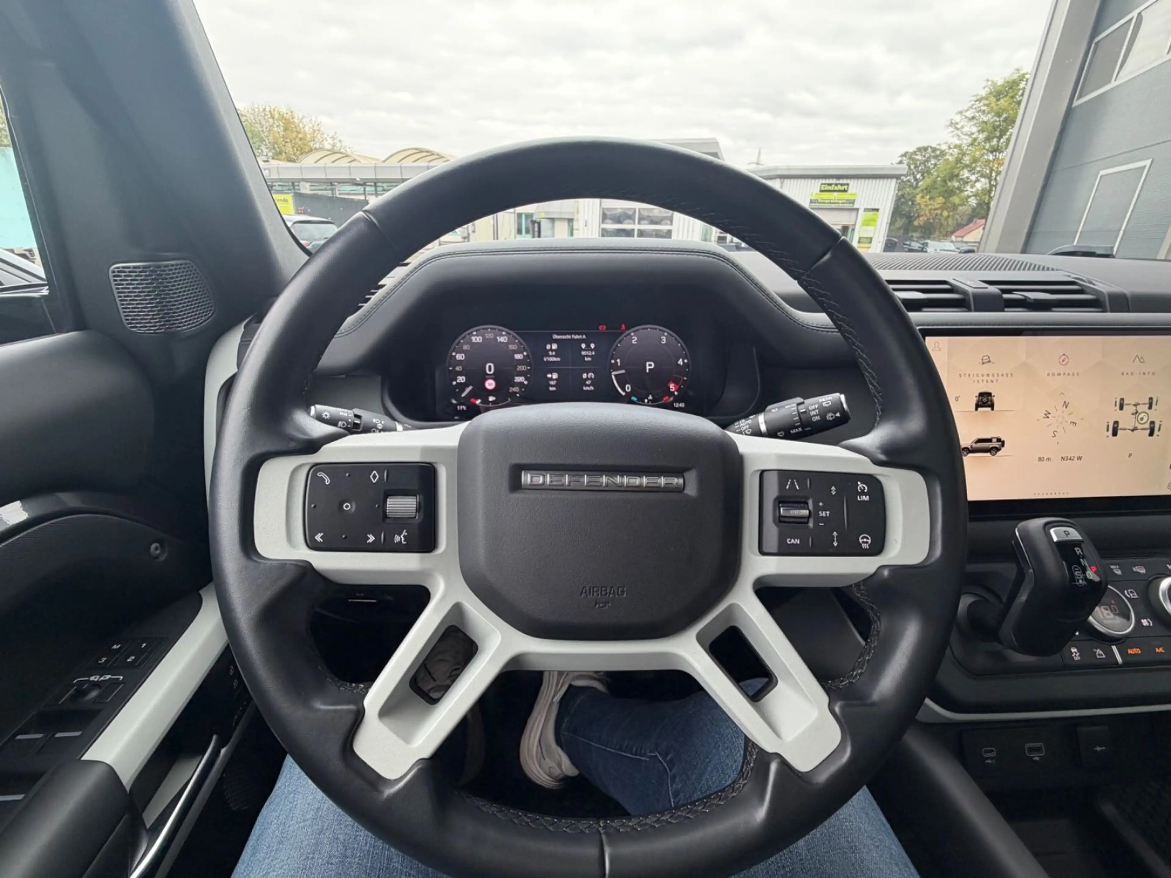Land Rover Defender 110 X-Dynamic HSE — photo 8