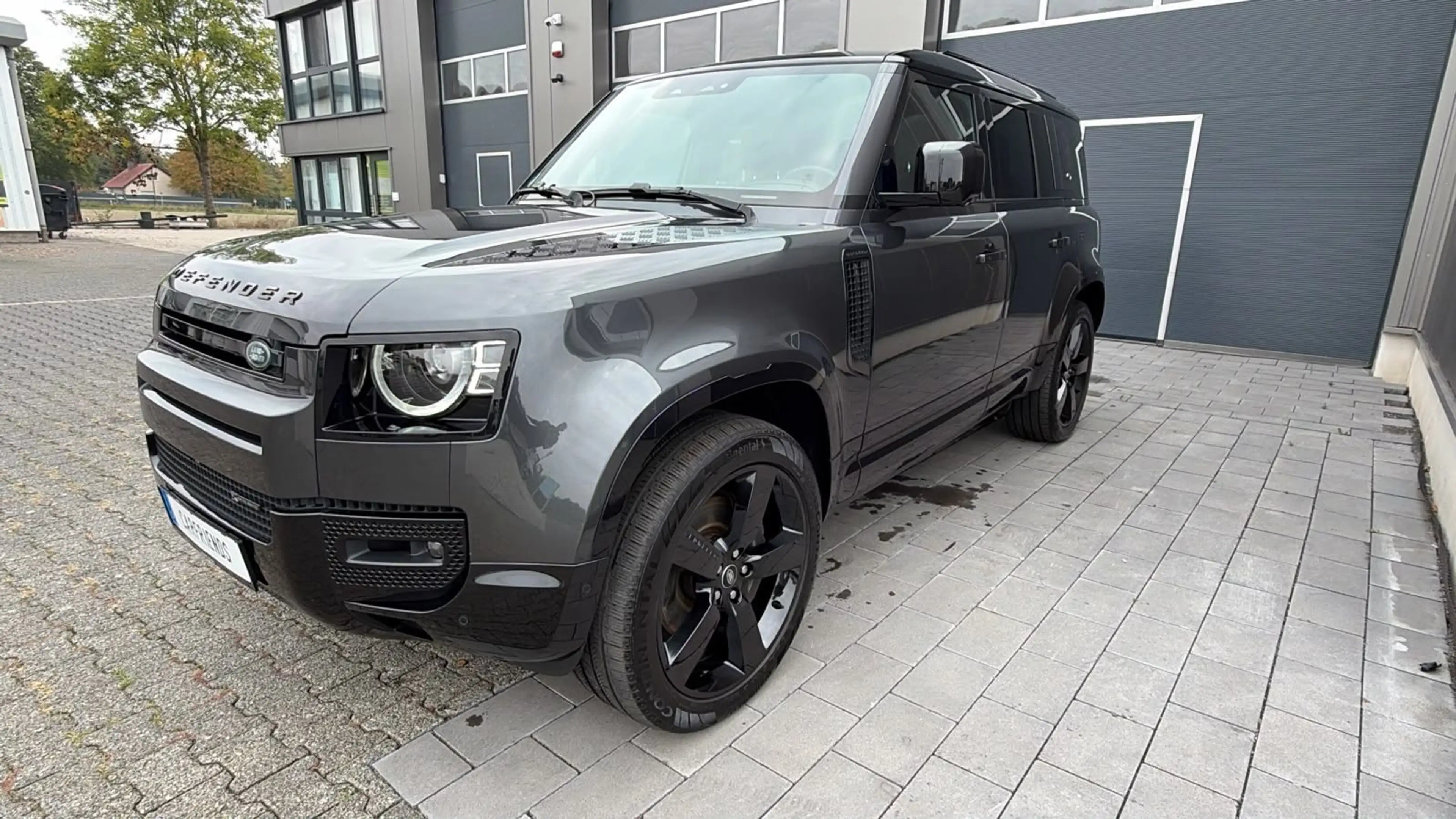 Land Rover Defender 110 X-Dynamic HSE — photo 2