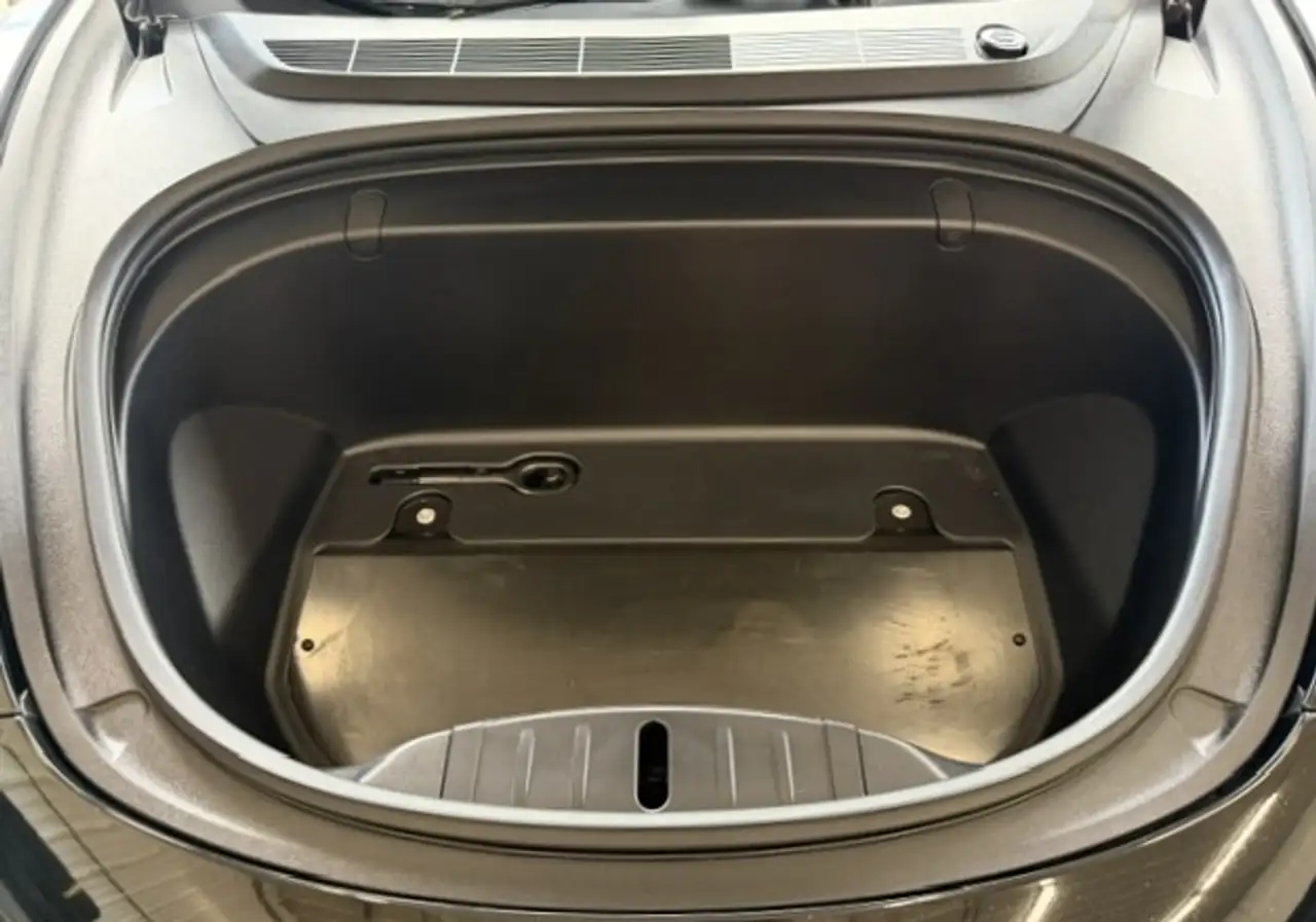 Tesla Model 3 photo Tesla Model 3