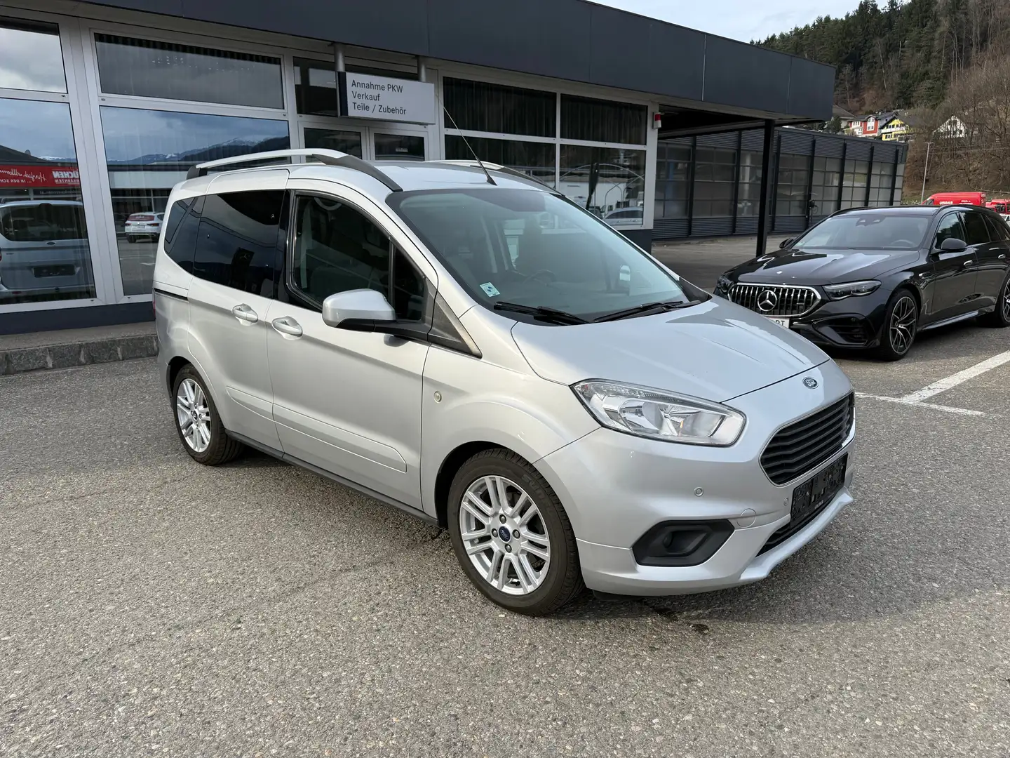 Ford Tourneo Courier Titanium - 2