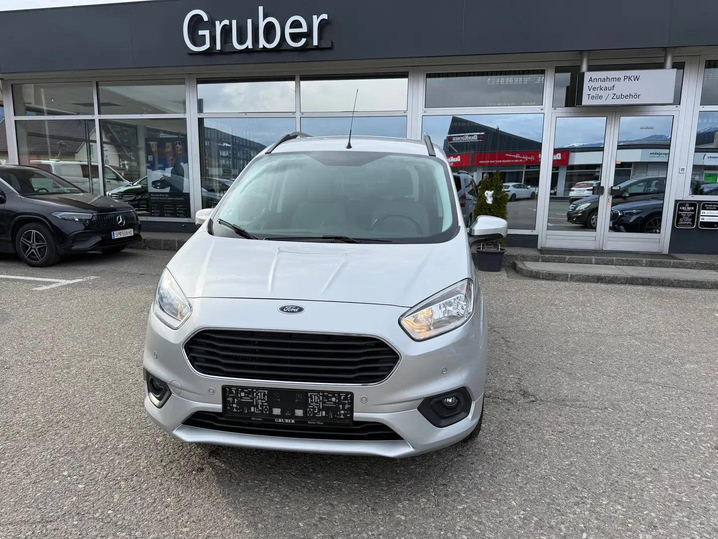 Ford Tourneo Courier Titanium - 1