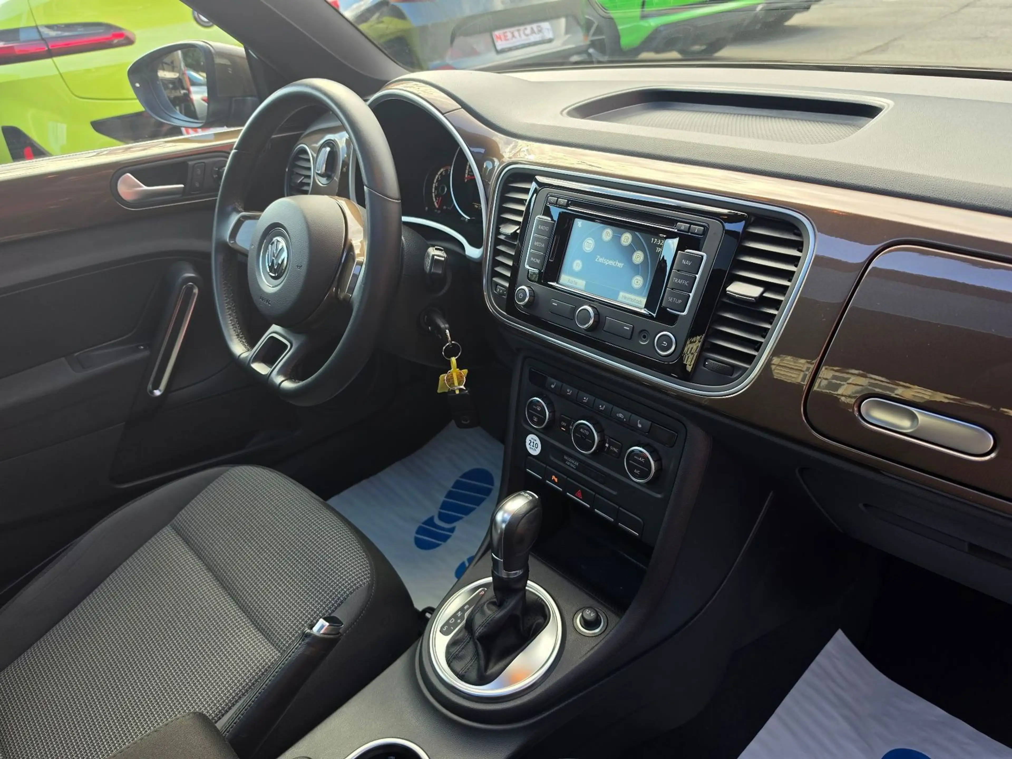 Volkswagen Beetle 1.4 TSI Design|1Hand|DSG|Pano|WieNeu|Navi — photo 9