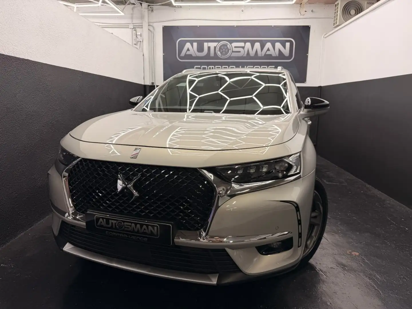 DS Automobiles DS 7 Crossback 1.6 E-Tense 300 PERF. LINE + Auto 4WD Beige - 1
