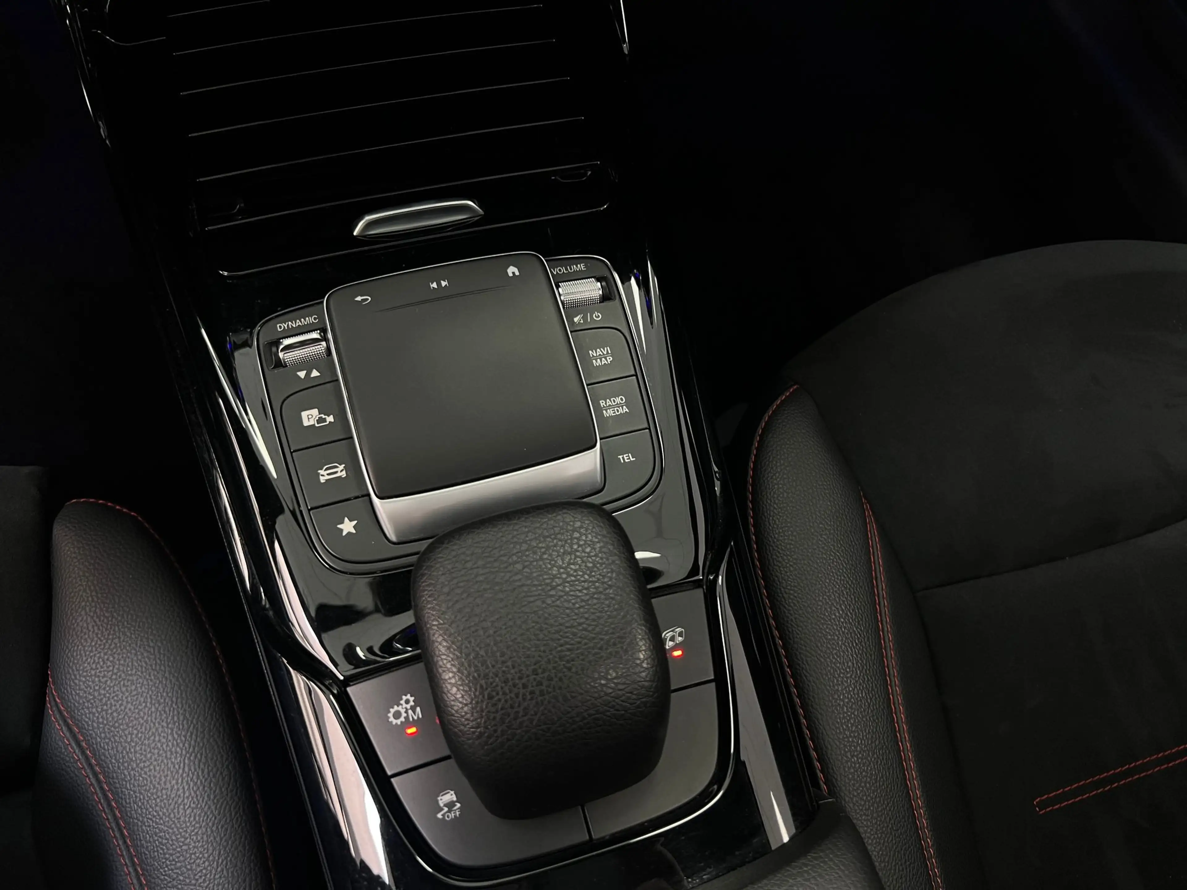 Mercedes-Benz A 45 AMG 4Matic PANO*BURMESTER*HUD*360°*DRIVERS* — photo 15
