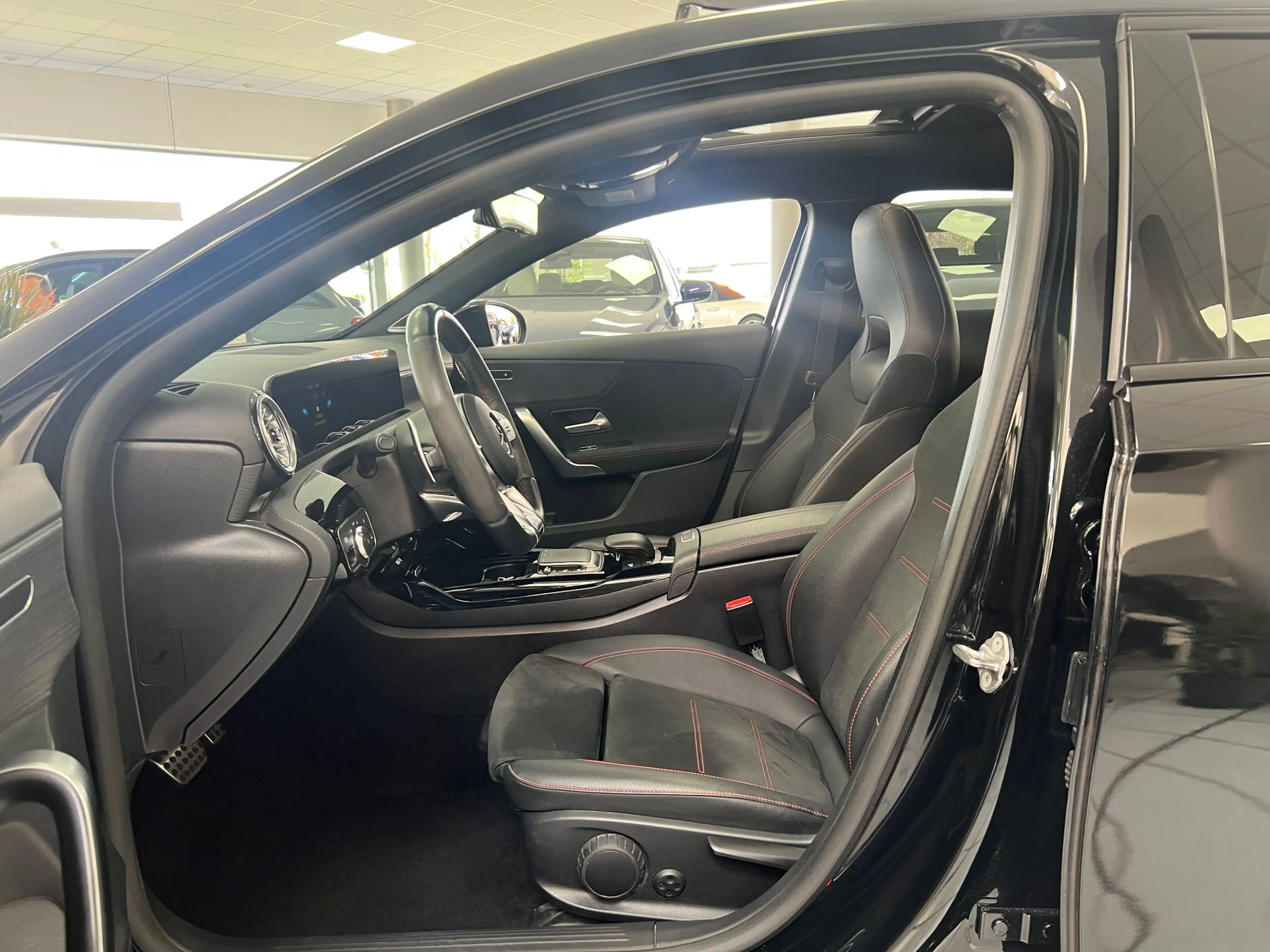 Mercedes-Benz A 45 AMG 4Matic PANO*BURMESTER*HUD*360°*DRIVERS* — photo 11
