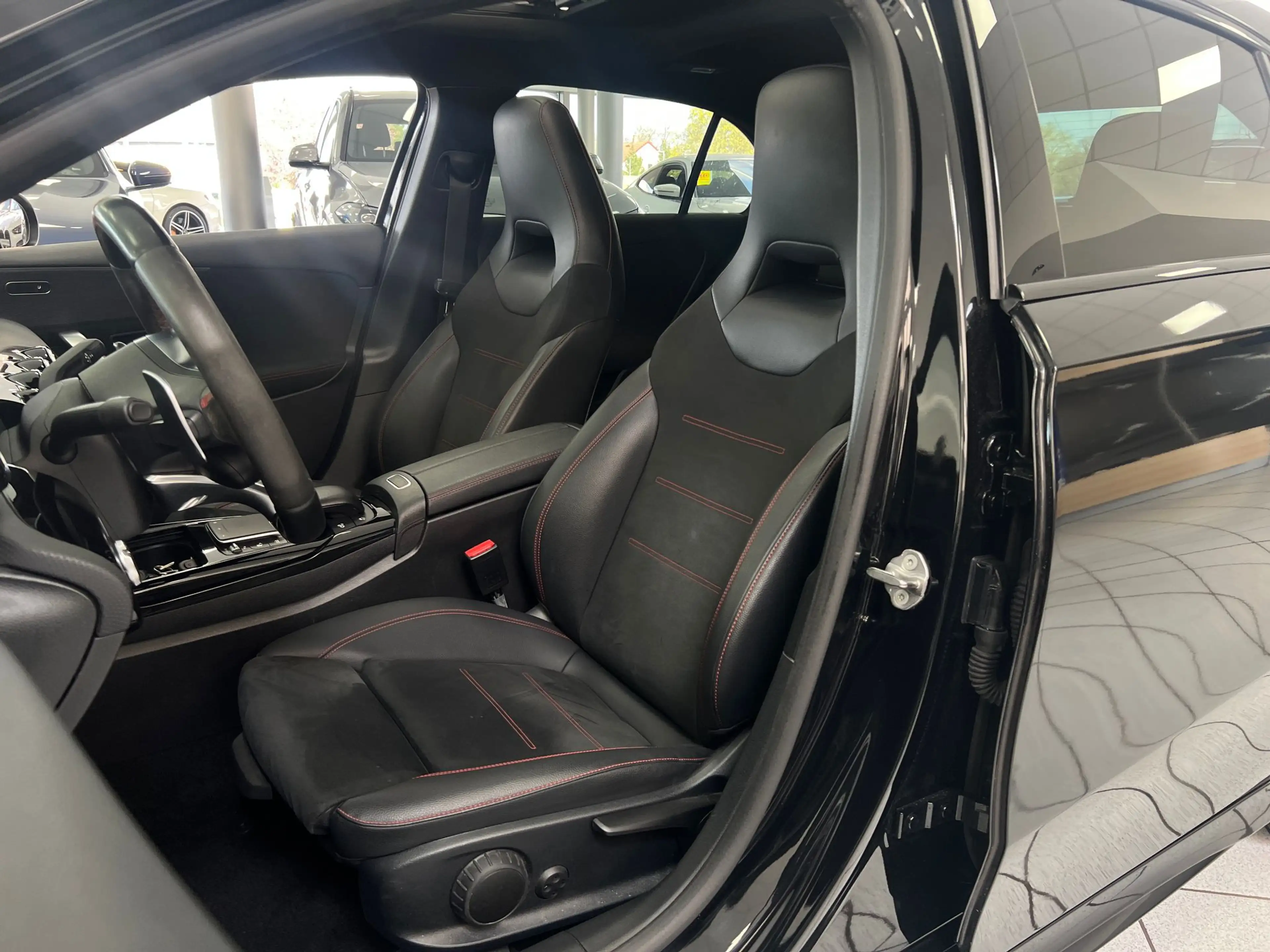 Mercedes-Benz A 45 AMG 4Matic PANO*BURMESTER*HUD*360°*DRIVERS* — photo 12