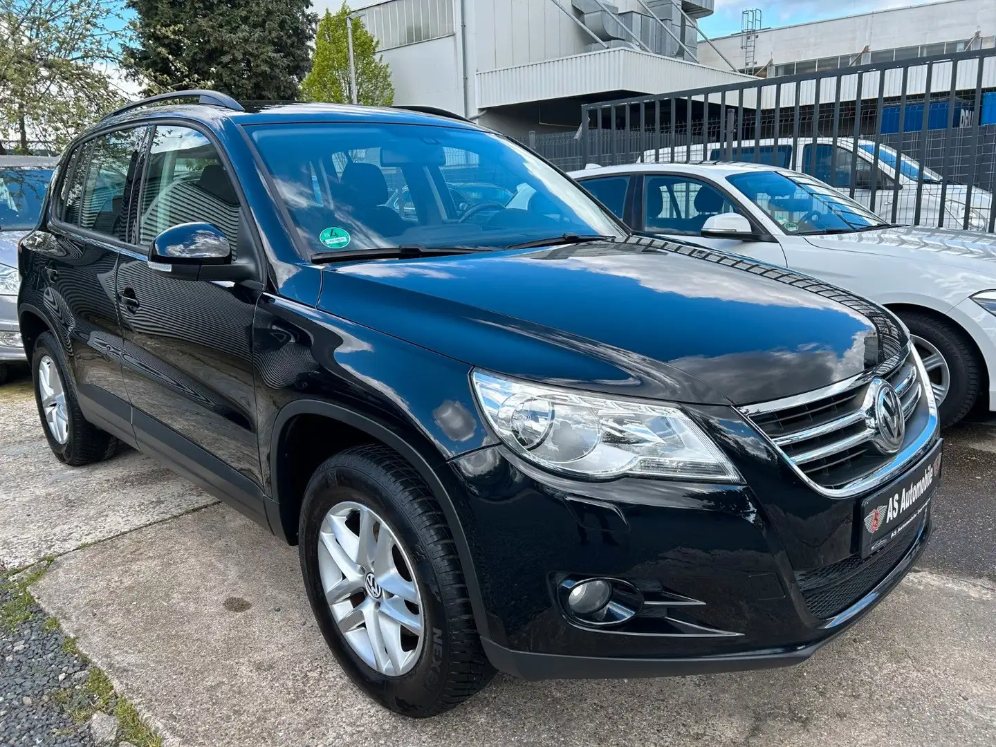 Volkswagen Tiguan Trend & Fun, Klima,PDC,AHK,AGA Schwarz - 2