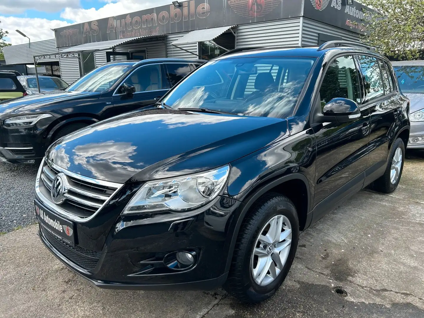 Volkswagen Tiguan Trend & Fun, Klima,PDC,AHK,AGA Schwarz - 1