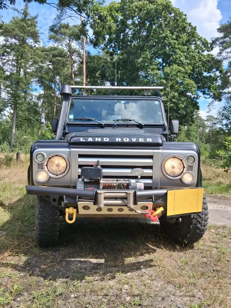 Land Rover Defender 110 Station Wagon SVX crna - 1