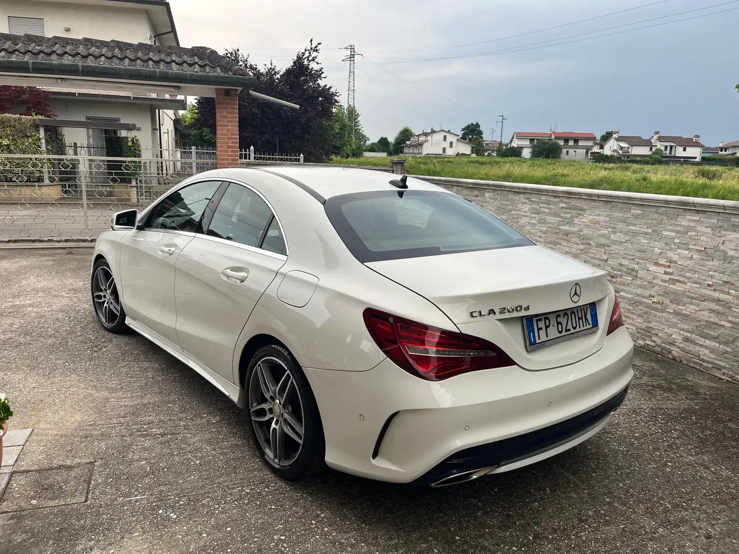 Mercedes-Benz CLA 200 CLA 200 d (cdi) Business auto Bianco - 2