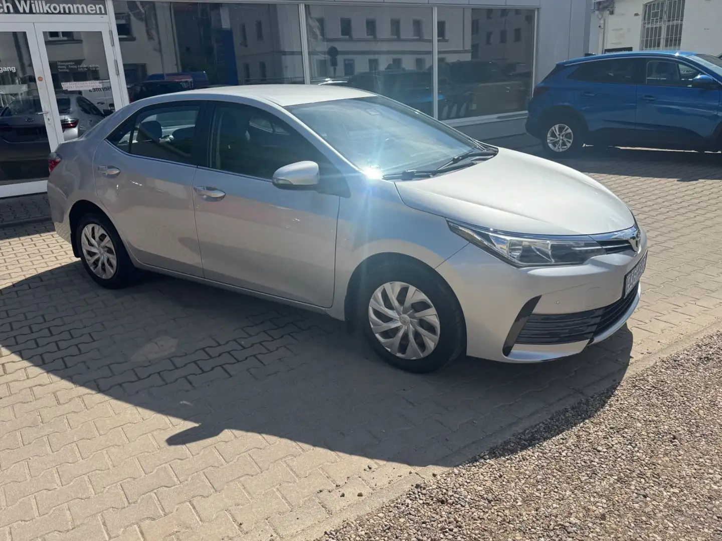 Toyota Corolla Cool Silver - 2