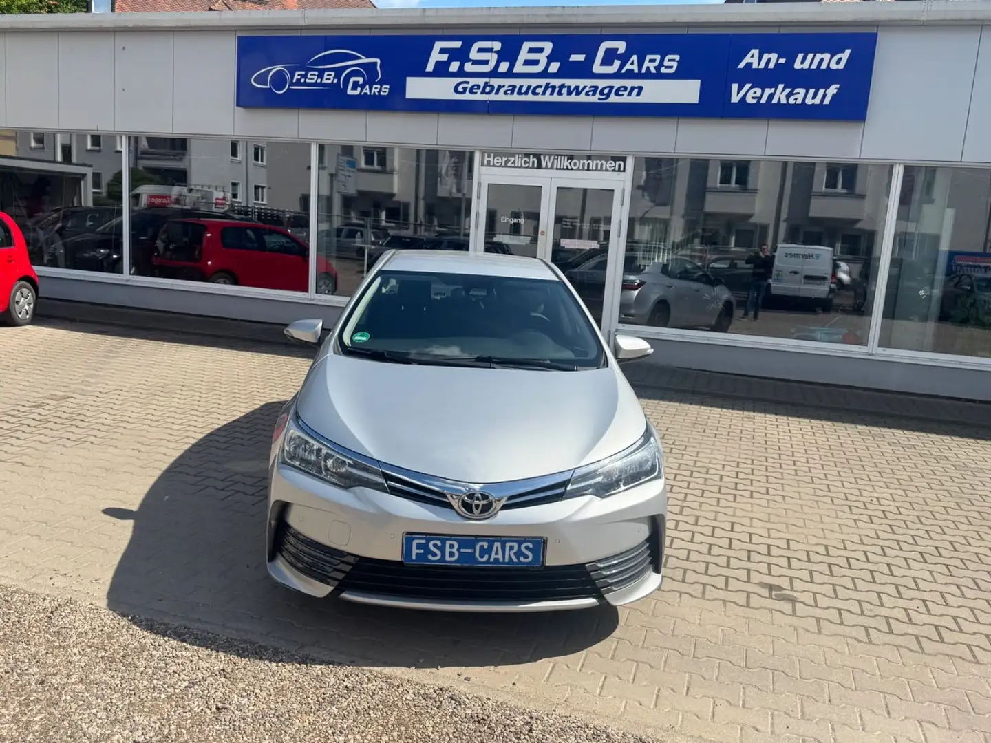 Toyota Corolla Cool Silver - 1