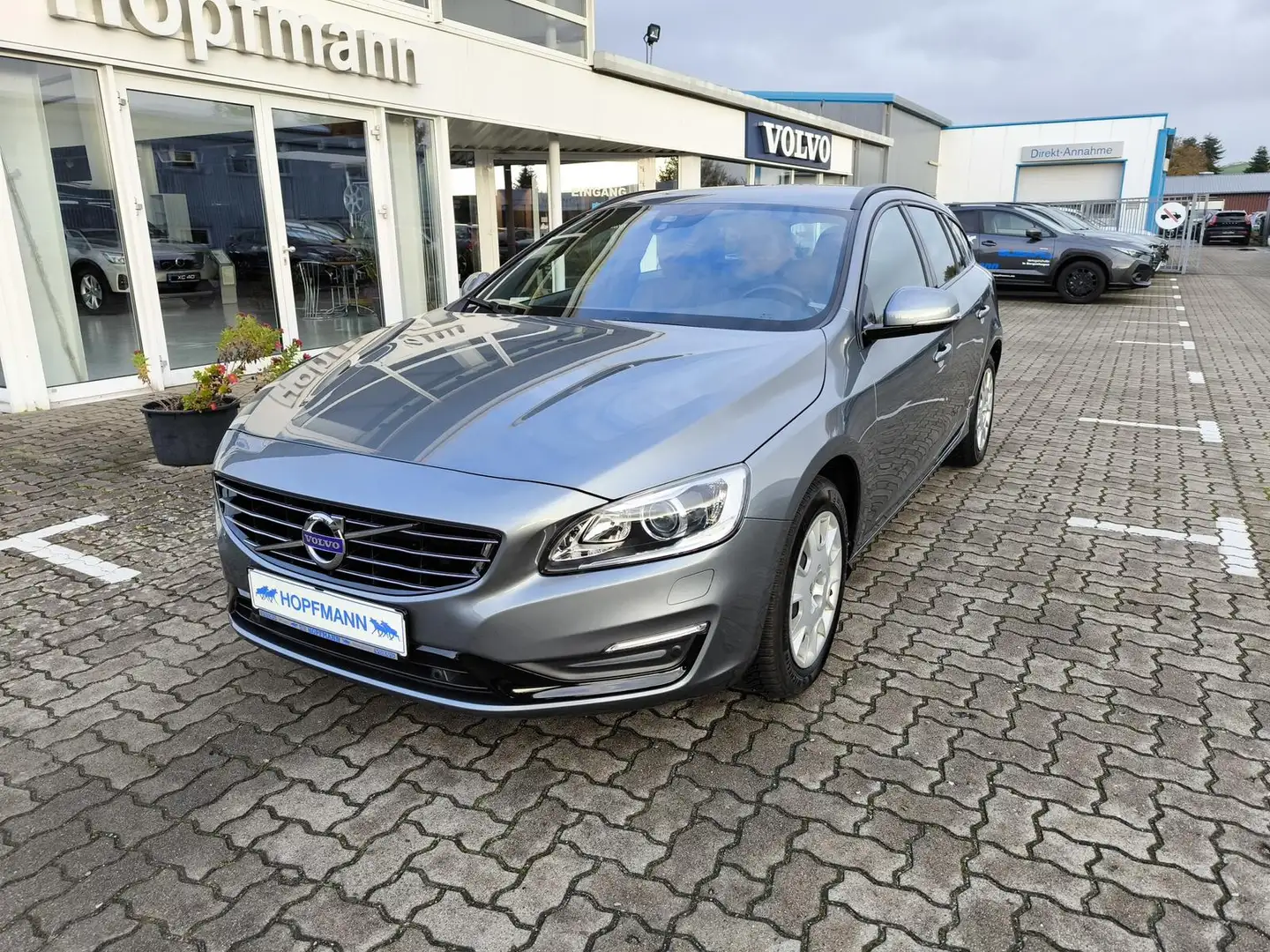 Volvo V60 T3 MT Bi-Xenon/Navi/Kamera/Scheibenhzg Grau - 1