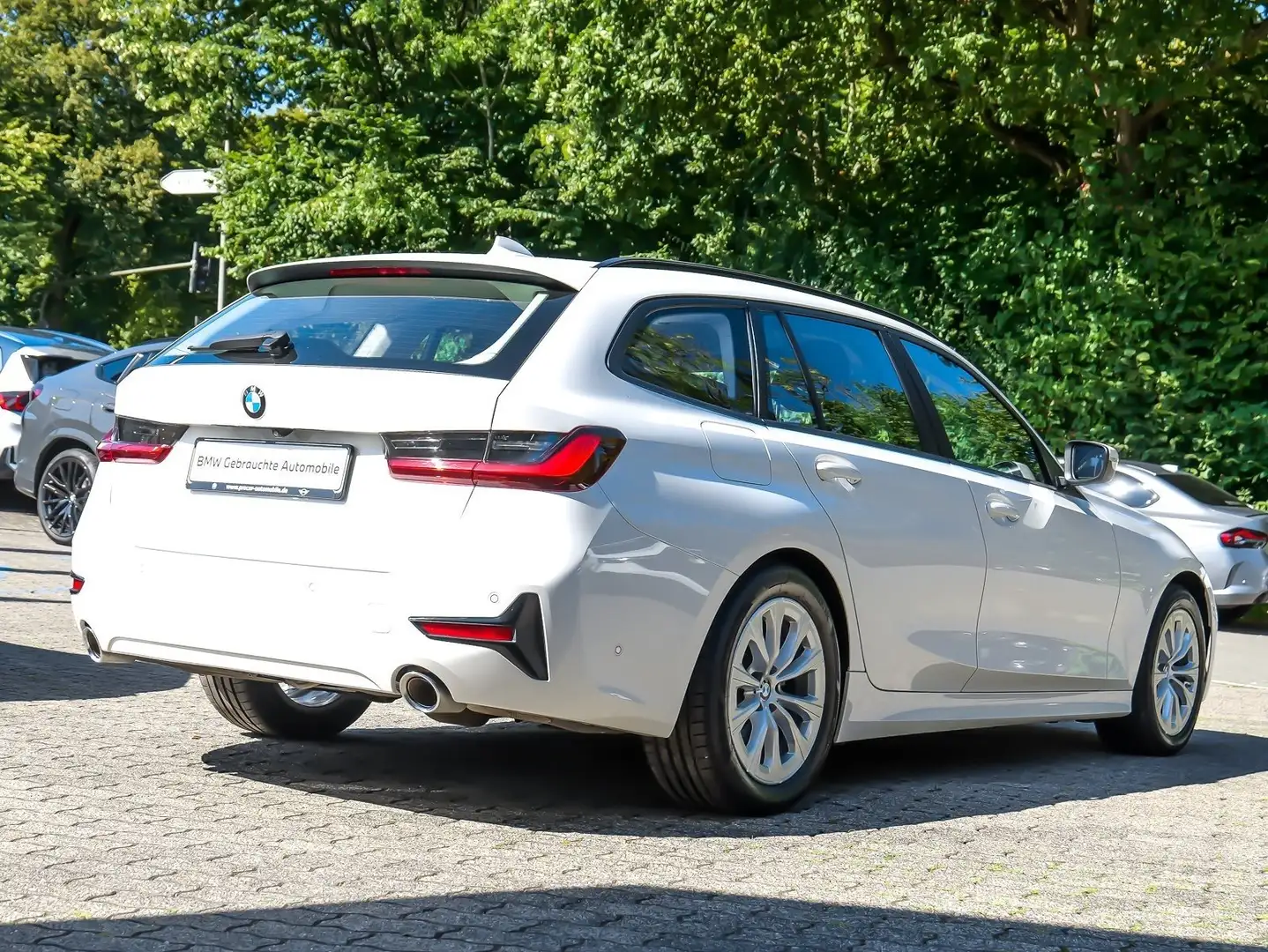 BMW 320 d xDrive Tou. LC Prof. DAB LED AHK Klimaaut. PDC Weiß - 2