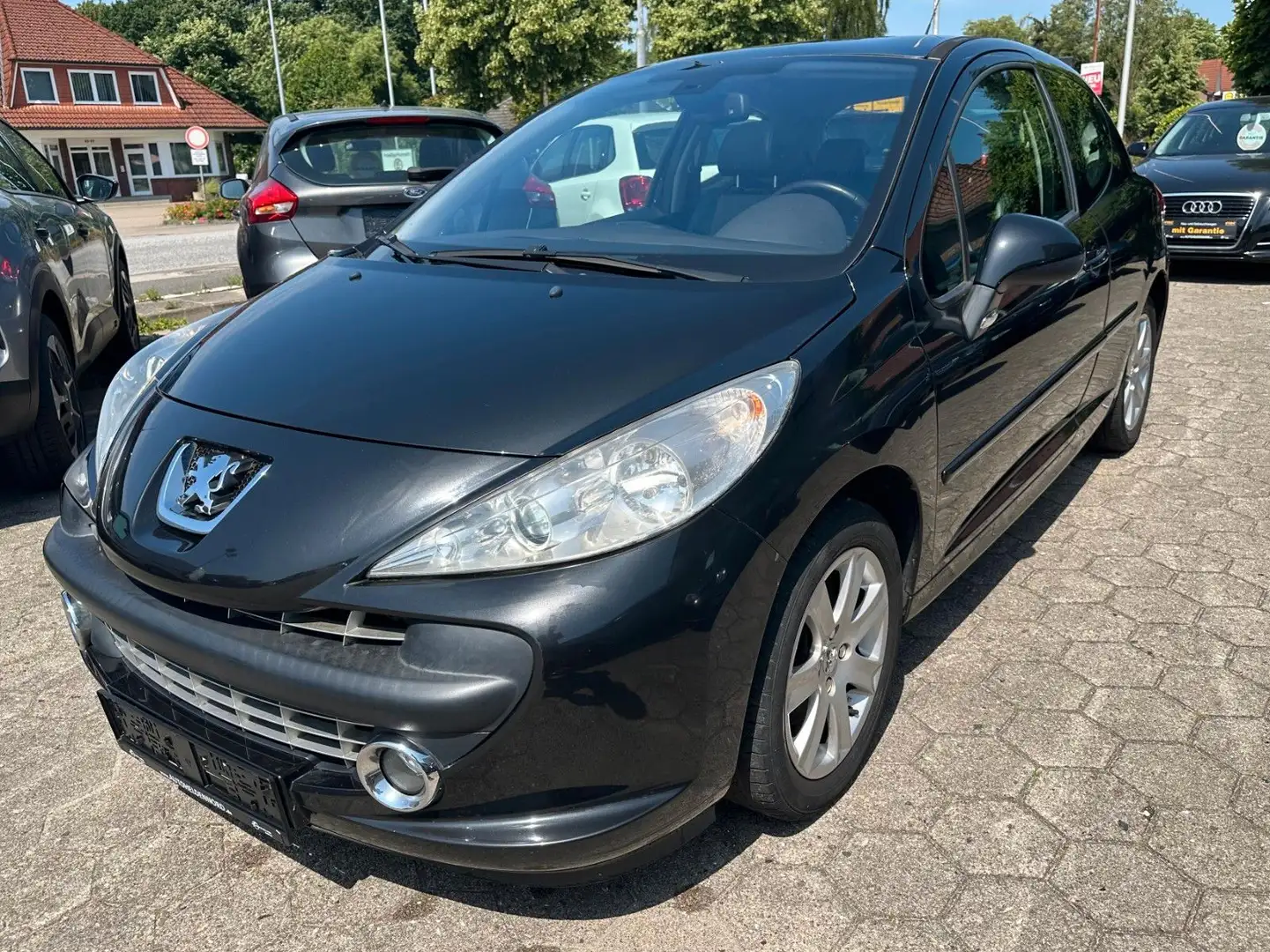 Peugeot 207 Platinum 1.6 HDI Pano JBL Shz. Klima TÜV Schwarz - 1
