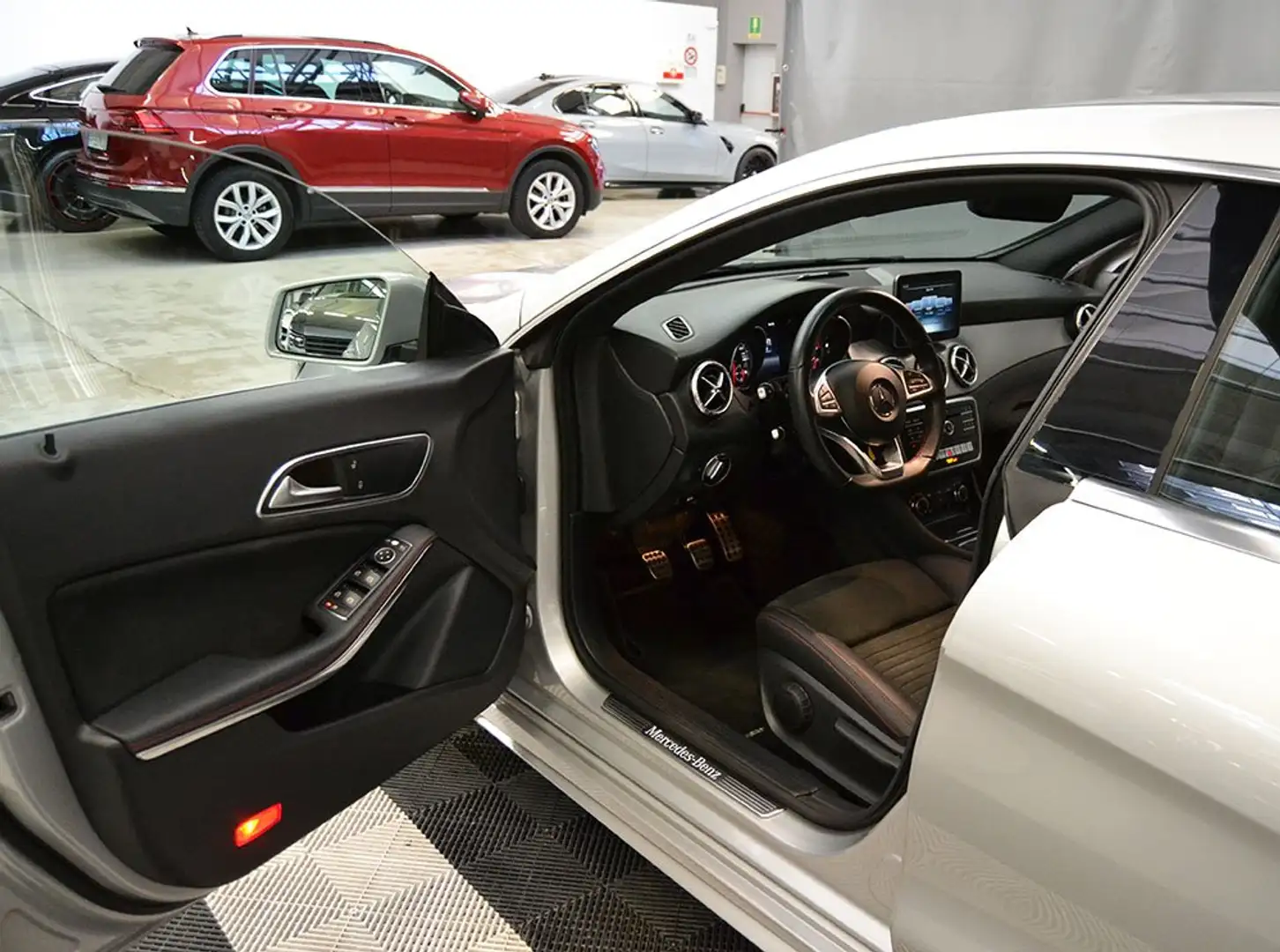 Mercedes-Benz CLA 180 Shooting Brake Premium Amg-Cerchi 19"-Led ** Argento - 2