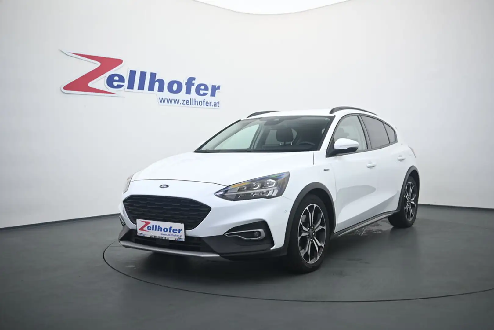Ford Focus 1,0 EcoBoost Active Business Weiß - 1