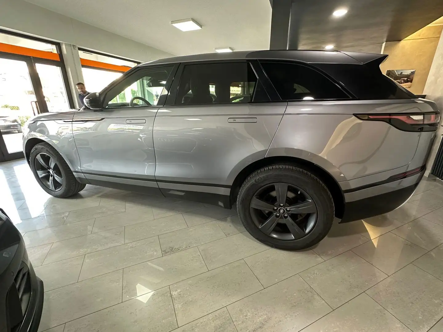Land Rover Range Rover Velar R-Dynamic D 240 Gris - 2