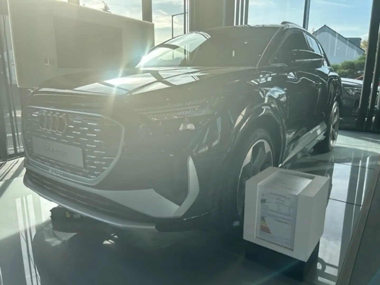 Audi 40 e-tron NP: 76.000 € Noir - 2