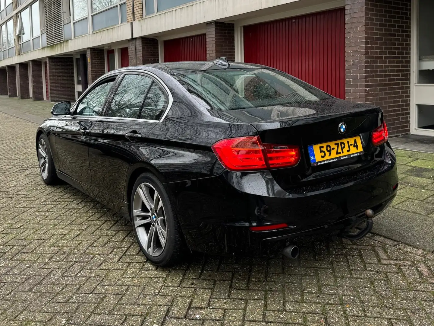 BMW 320 i EDE High Exec Zwart - 1