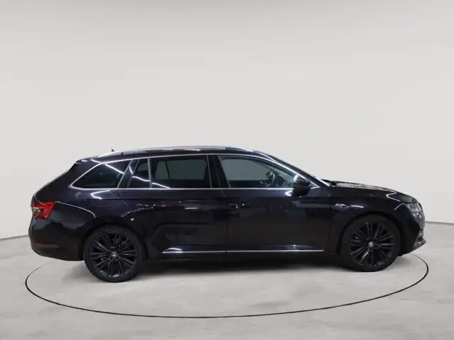 Skoda Superb view 3