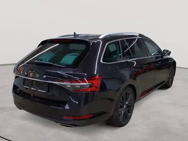 Skoda Superb view 4