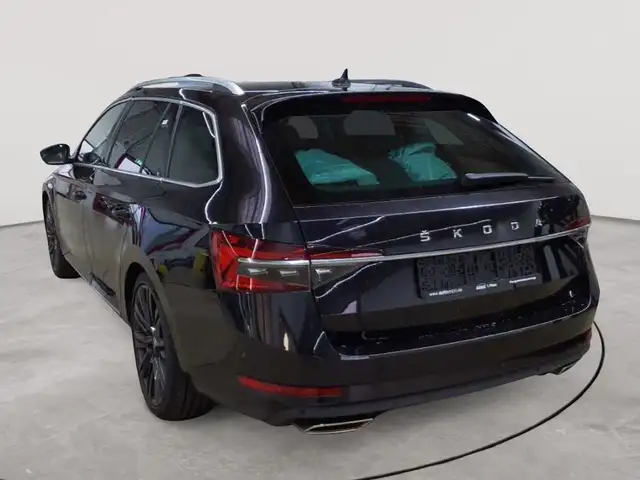 Skoda Superb view 5