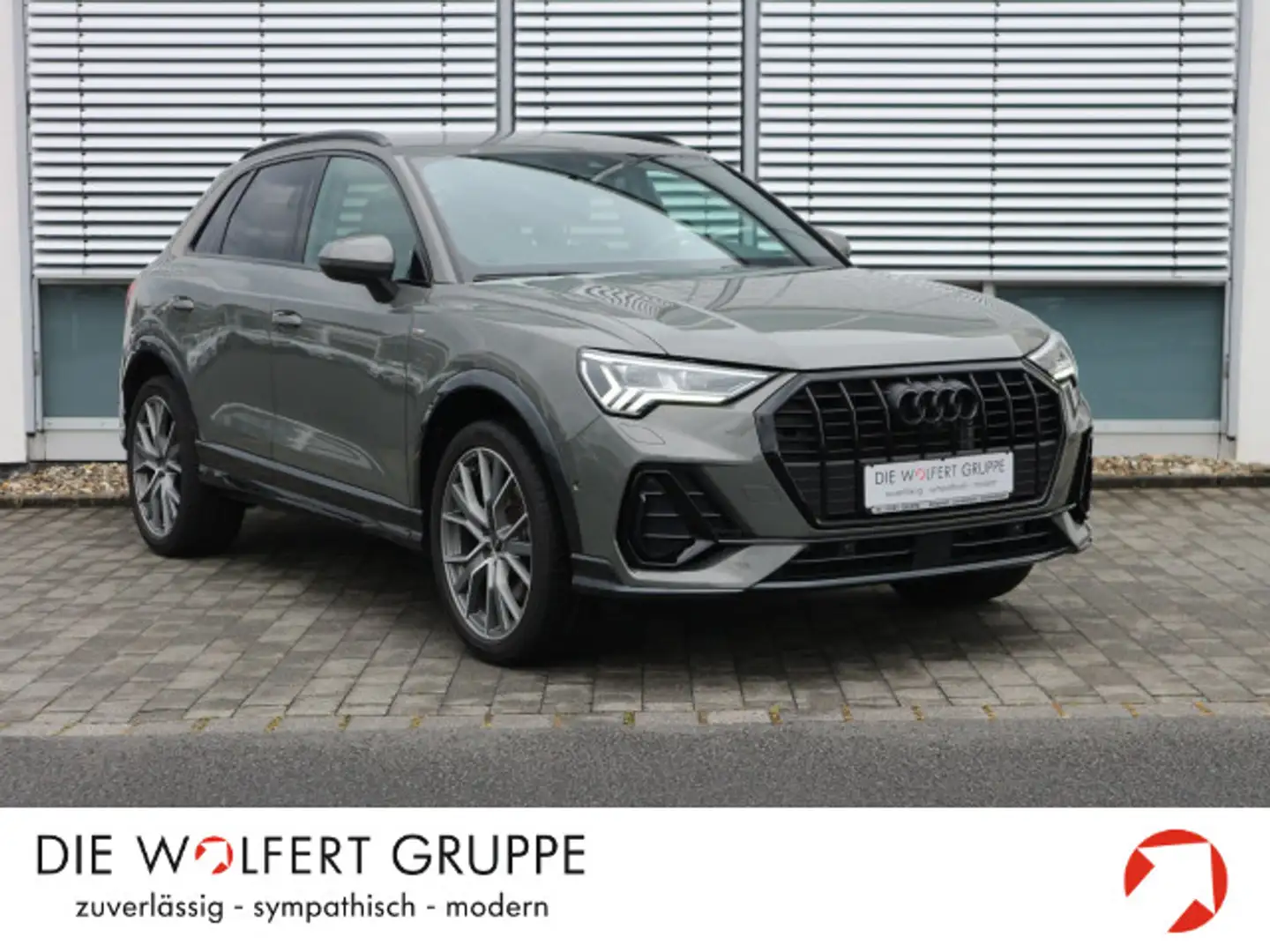 Audi Q3 45 TFSI e "EDITION ONE" 0,5%*MATRIX*AHK*B&O*C Grau - 1
