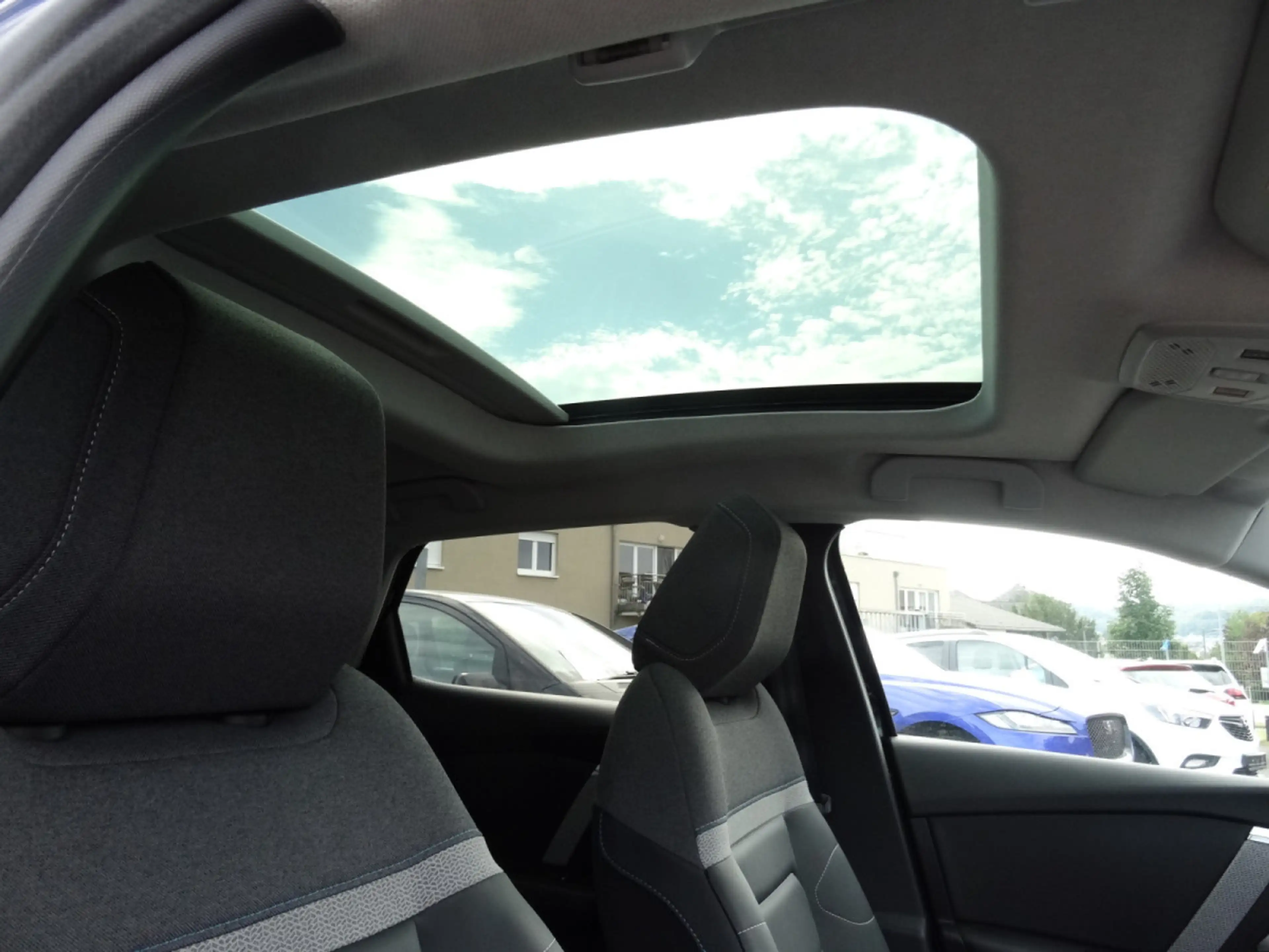 Citroen C4 MAX 1.5 Blue Hdi 130 Automatique — photo 4