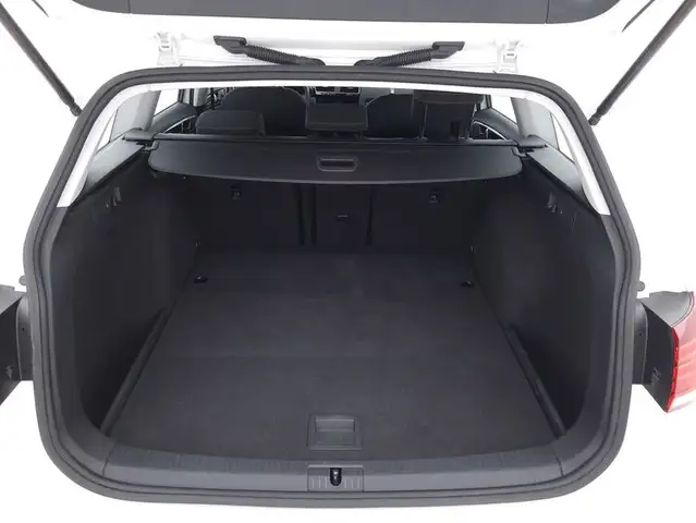 Volkswagen Golf view 14