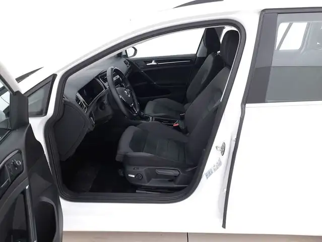 Volkswagen Golf view 10