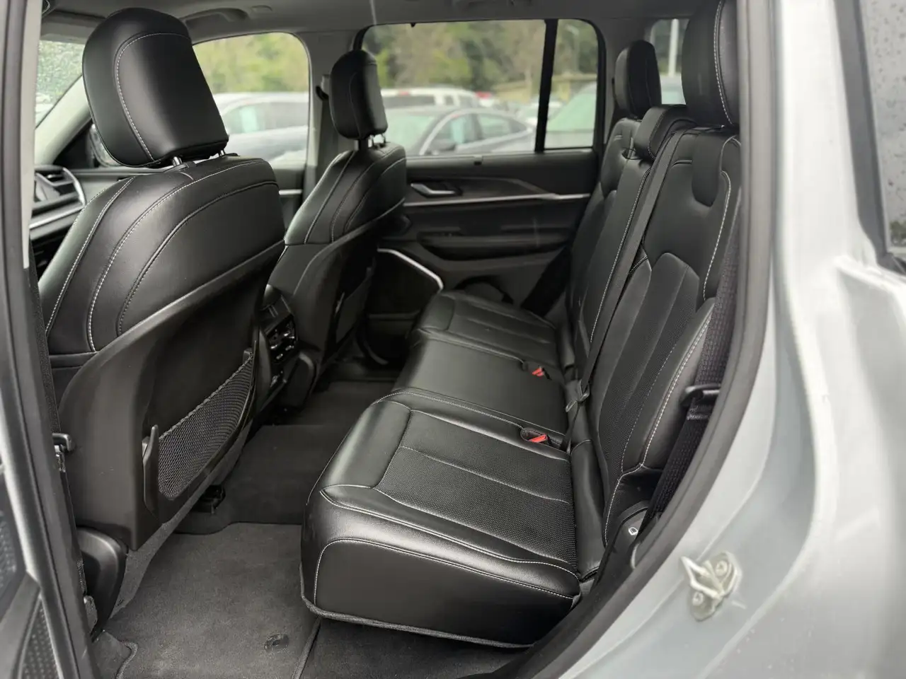 Jeep Grand Cherokee снимка Jeep Grand Cherokee