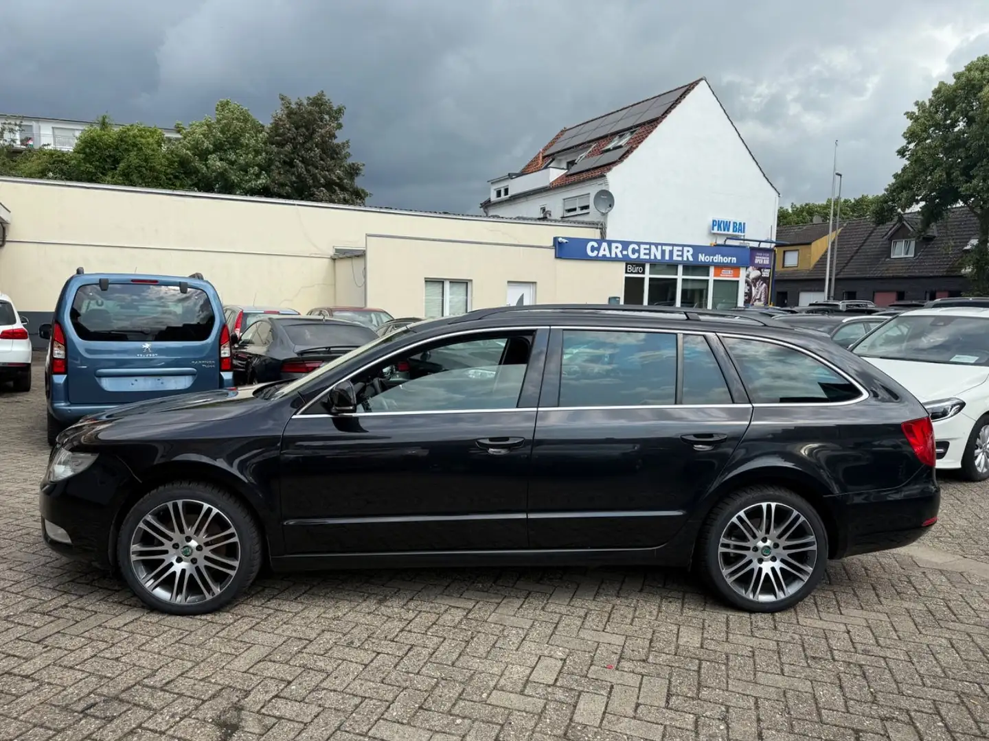 Skoda Superb Combi Family*XENON*4xSHZ*TEMPOMAT*** Noir - 2