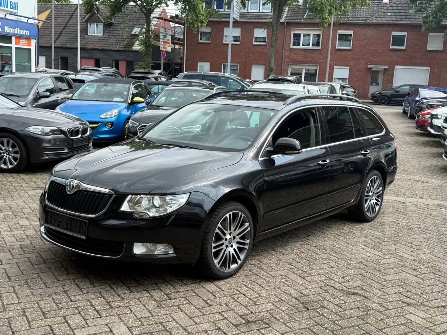 Skoda Superb Combi Family*XENON*4xSHZ*TEMPOMAT*** Noir - 1