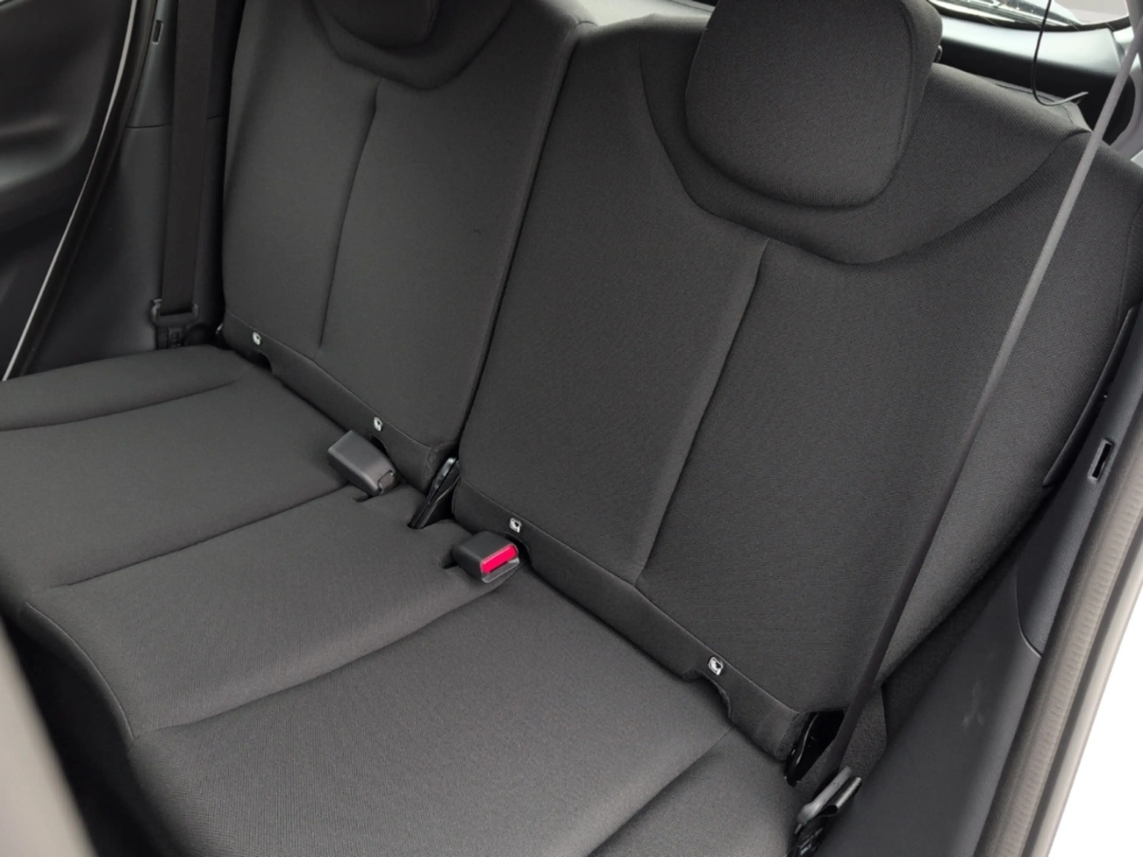 Toyota Aygo X 1.0 VVT-i EU6e 1,0 l Business Edition 5 M T Apple — photo 9