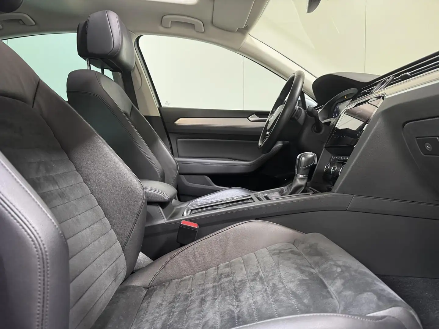 Volkswagen Passat 1.6 TDI Automaat - Pano - GPS - Topstaat! Szary - 2