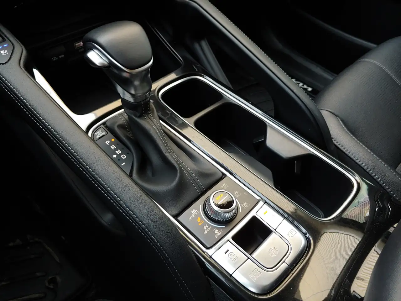 Kia Telluride снимка Kia Telluride