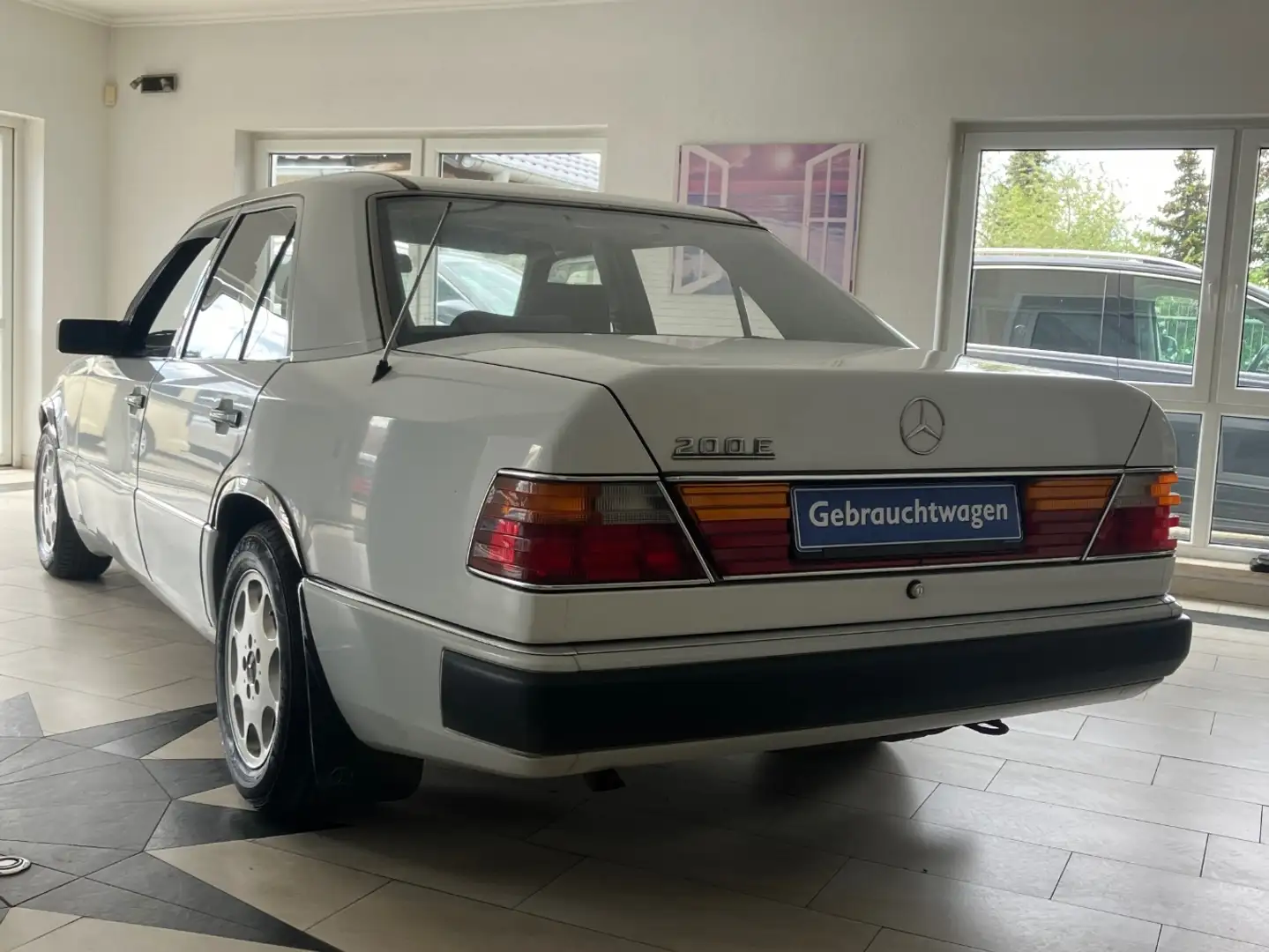 Mercedes-Benz 200 E W124 Limousine - gepflegt - White - 2