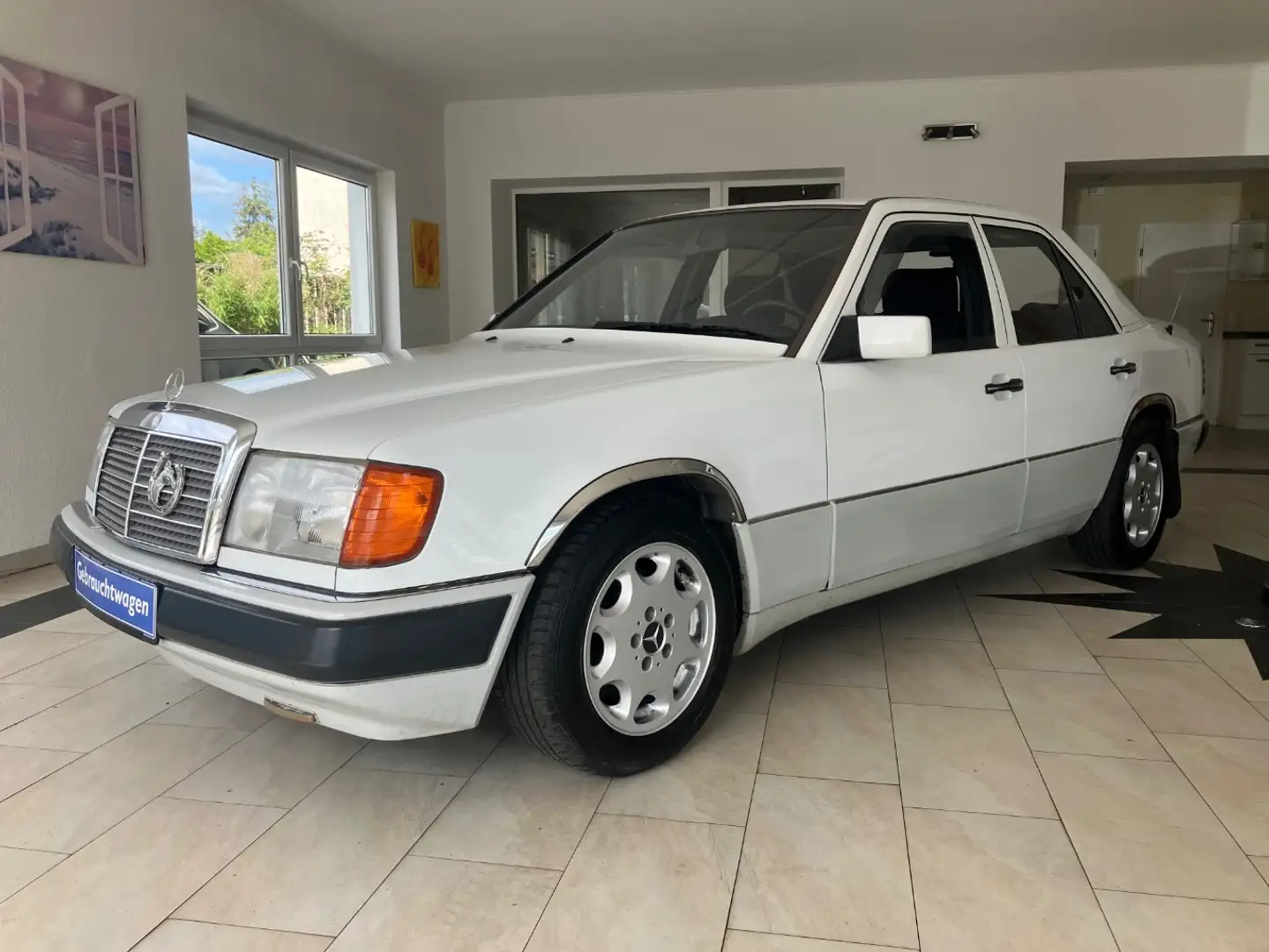 Mercedes-Benz 200 E W124 Limousine - gepflegt - White - 1